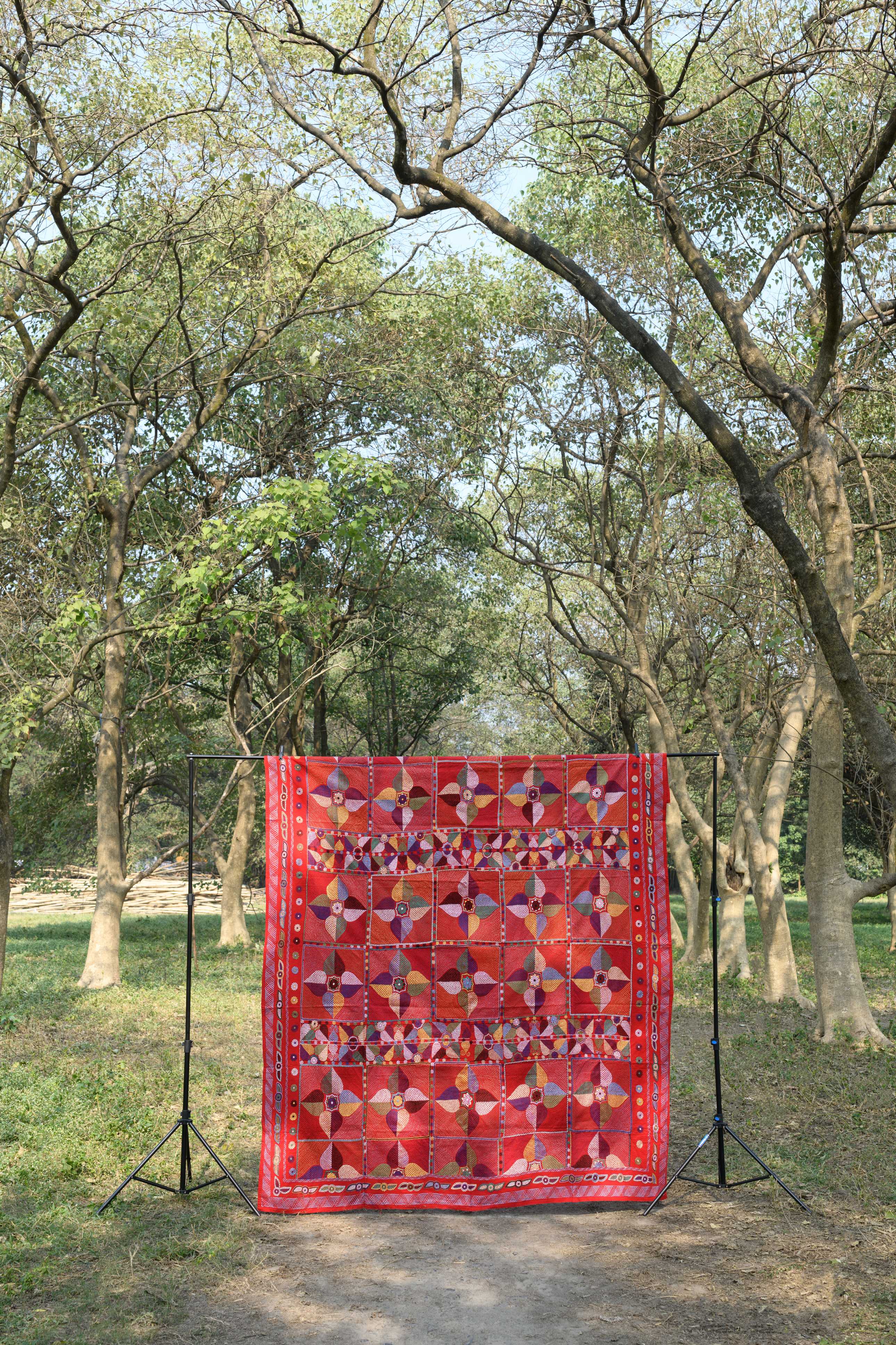 Red Queen size decor quilt - Aankona