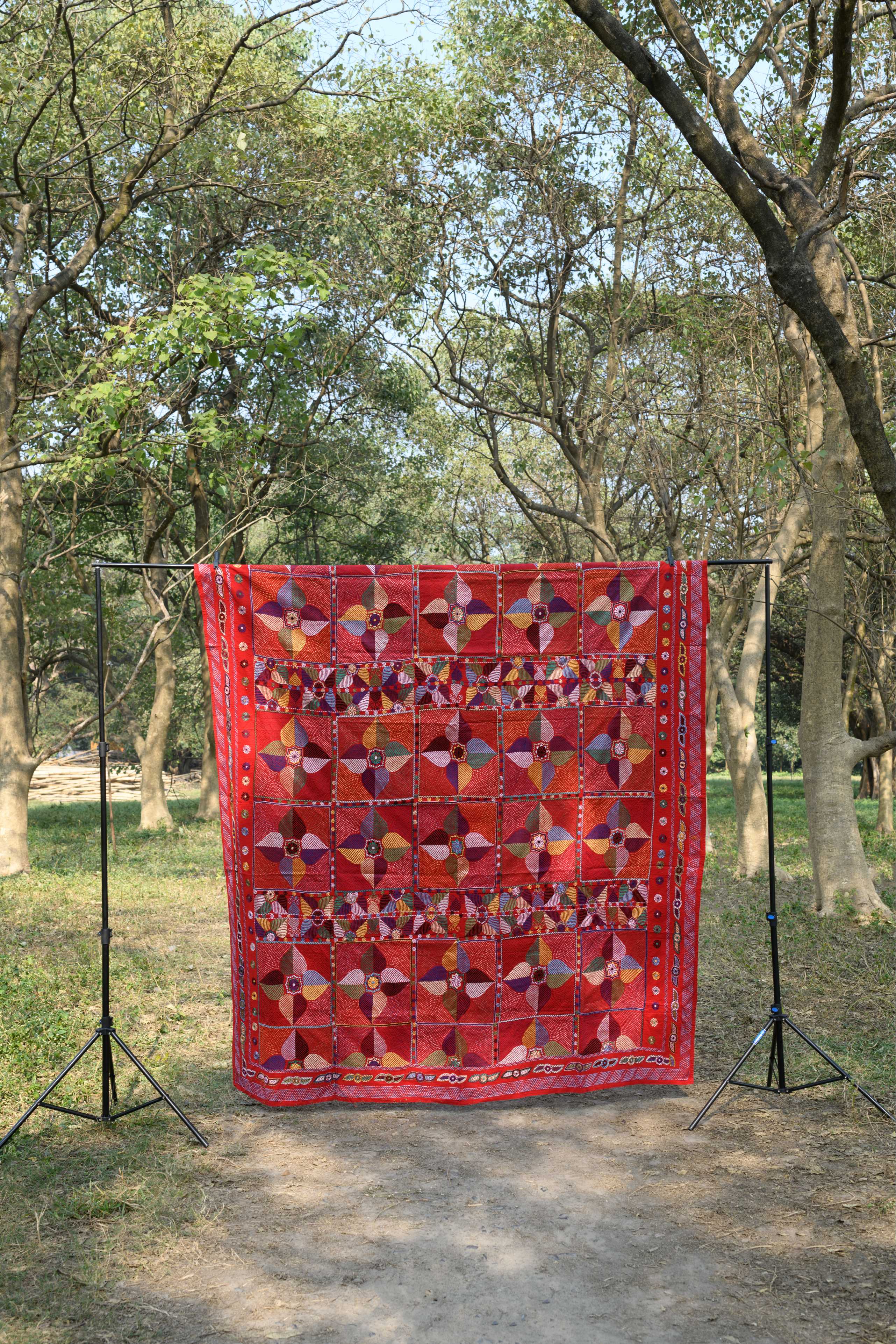 Red Queen size decor quilt - Aankona