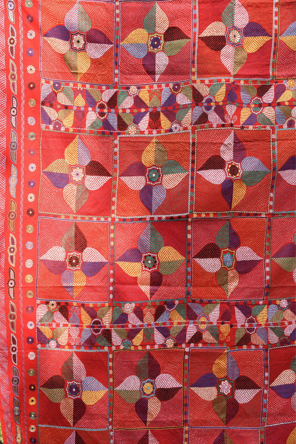 Red Queen size decor quilt - Aankona