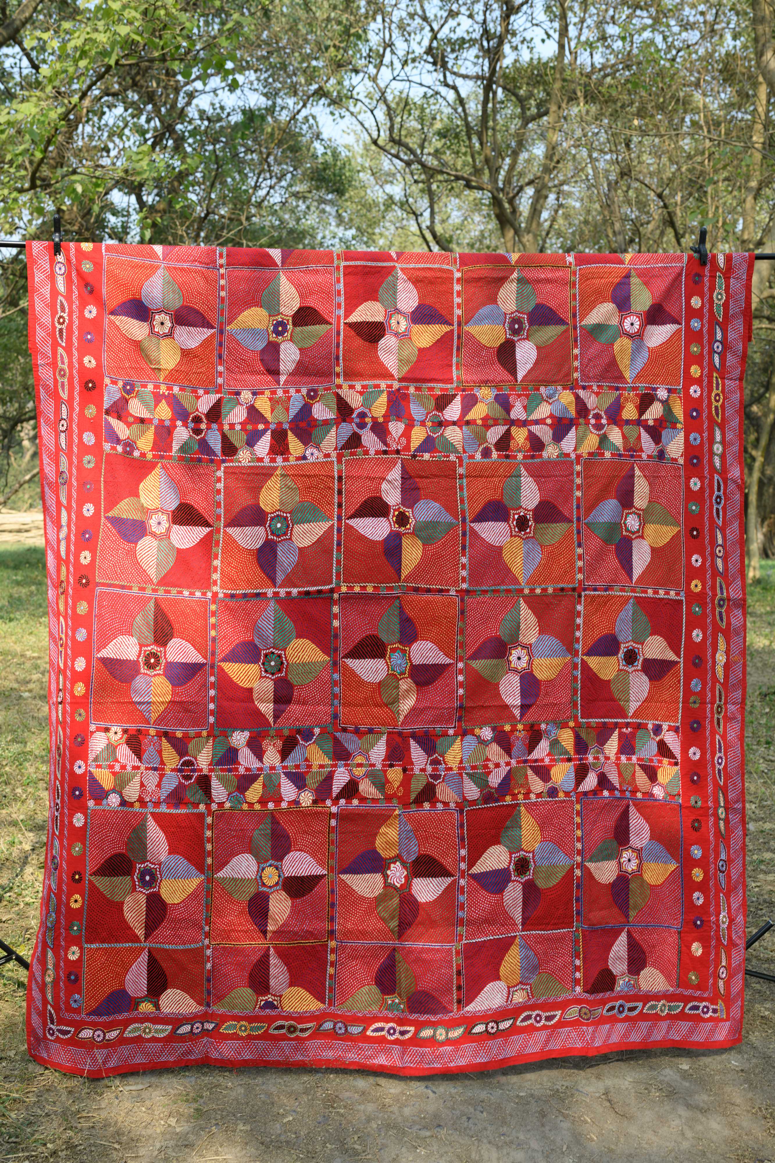 Red Queen size decor quilt - Aankona