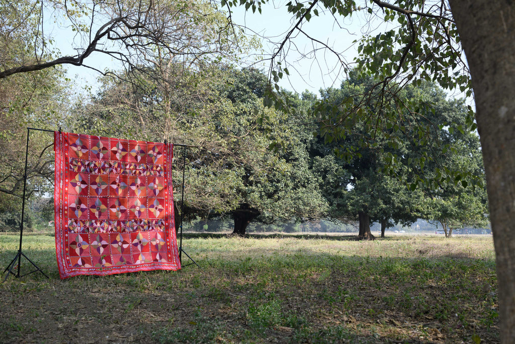 Red Queen size decor quilt - Aankona