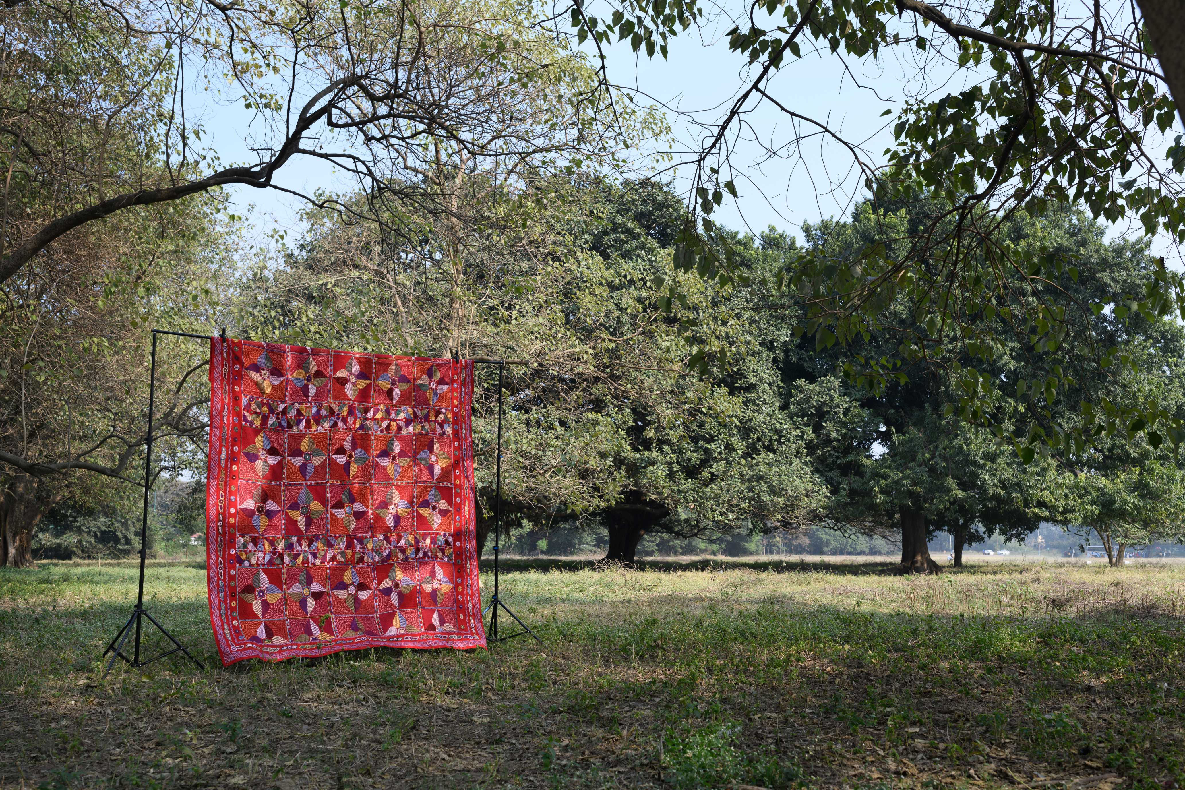 Red Queen size decor quilt - Aankona