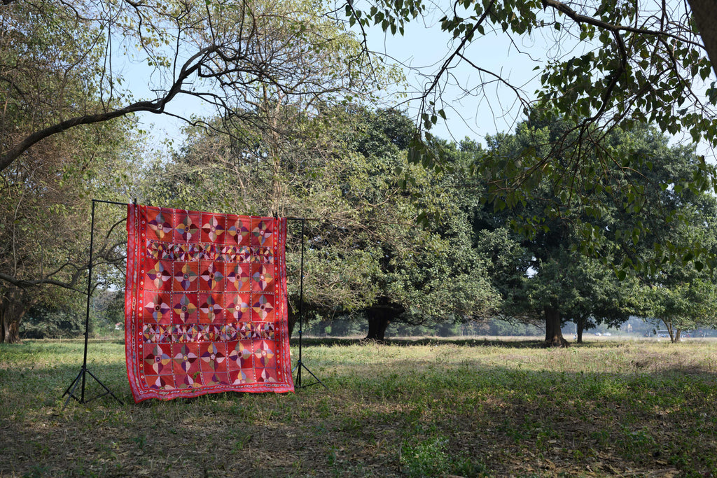 Red Queen size decor quilt - Aankona