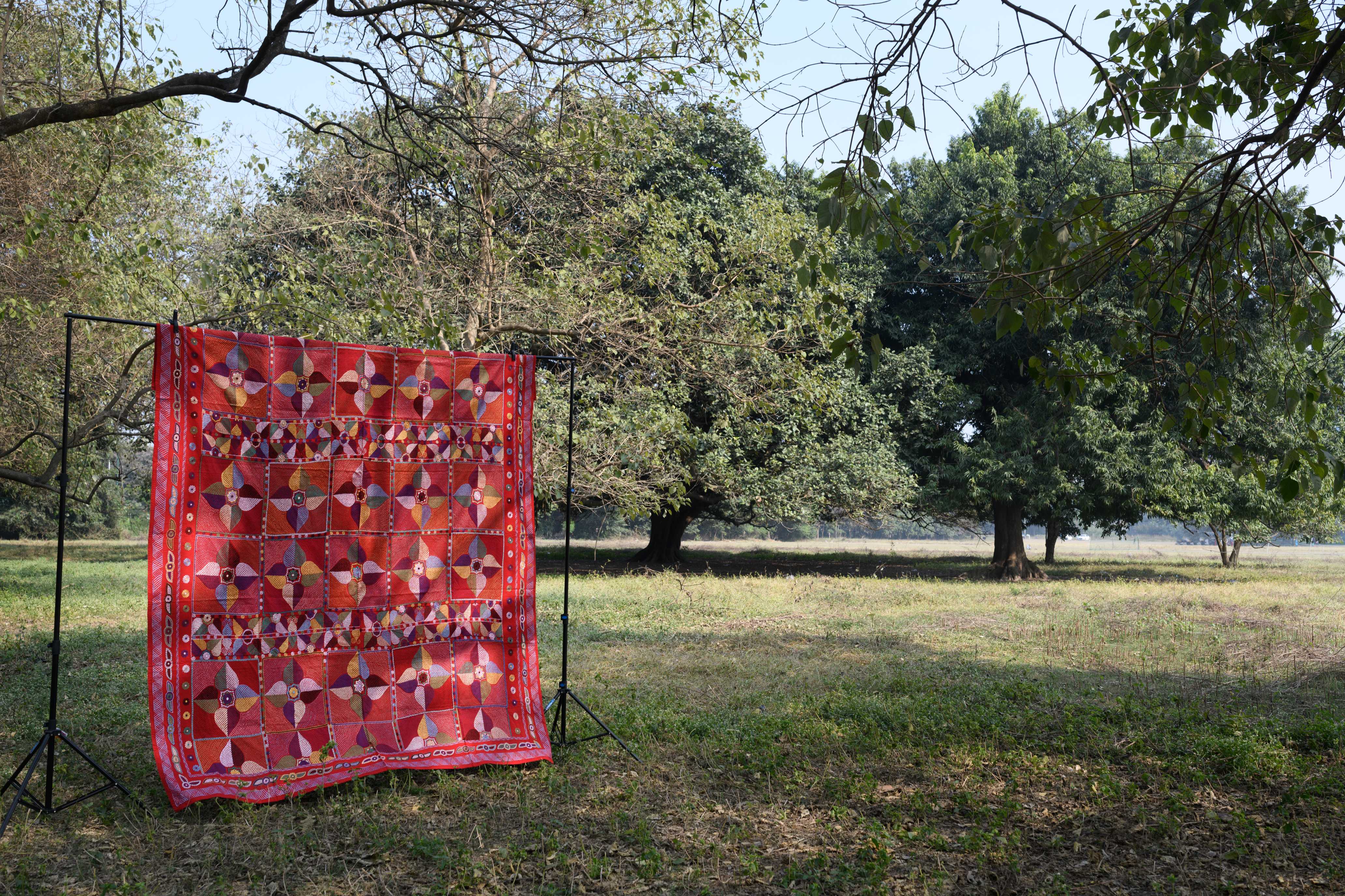 Red Queen size decor quilt - Aankona