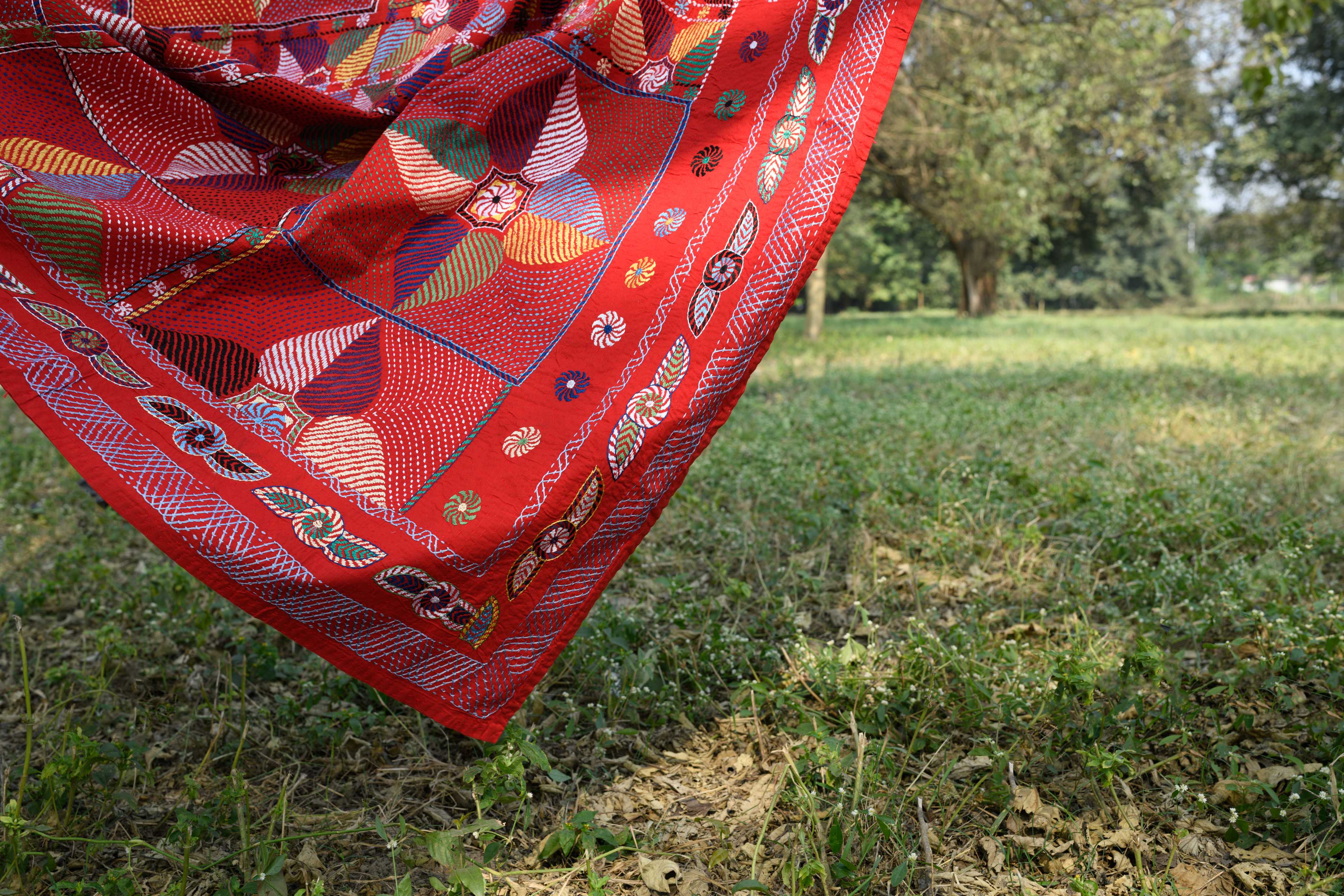 Red Queen size decor quilt - Aankona