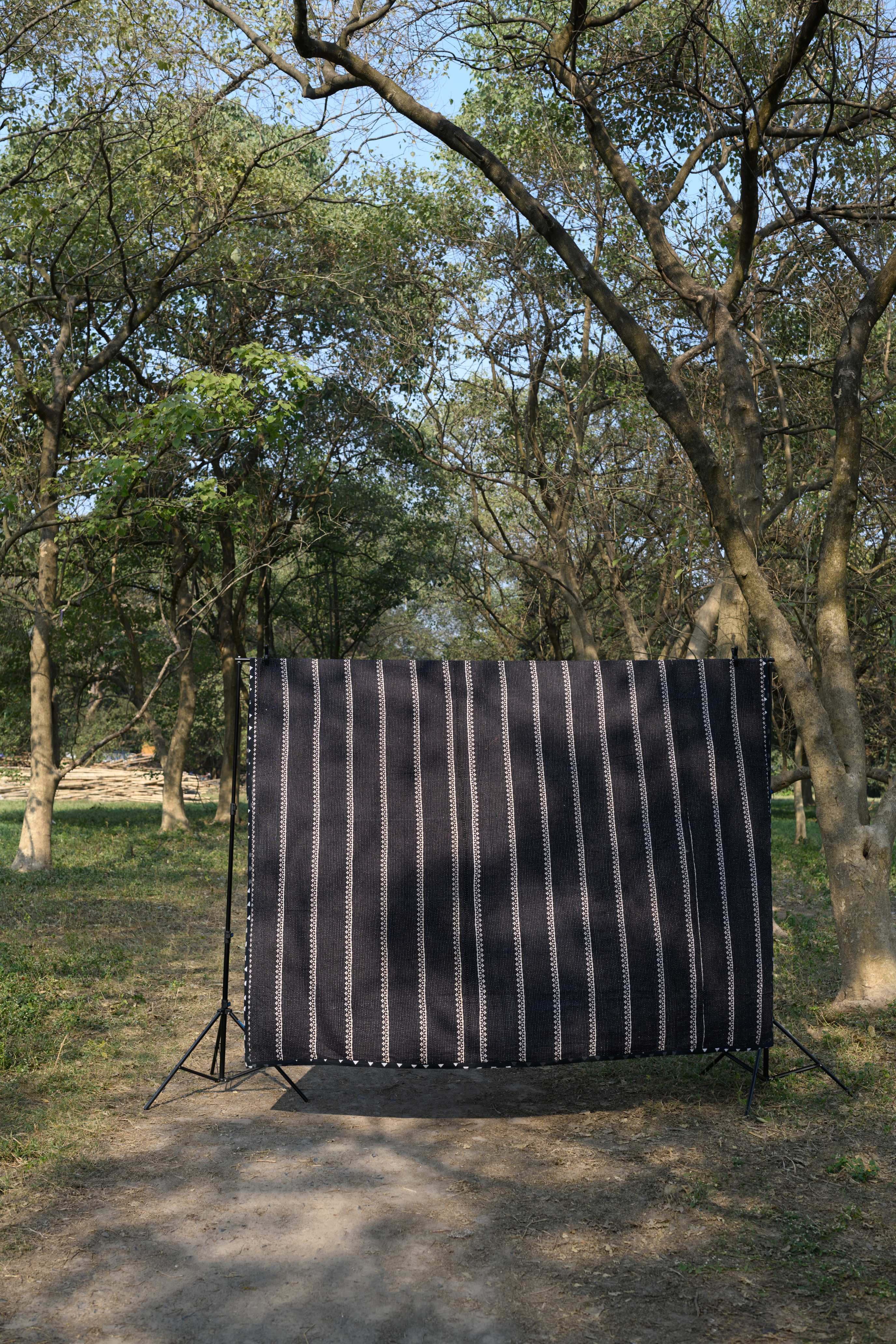 Black & white teen quilt - Aankona