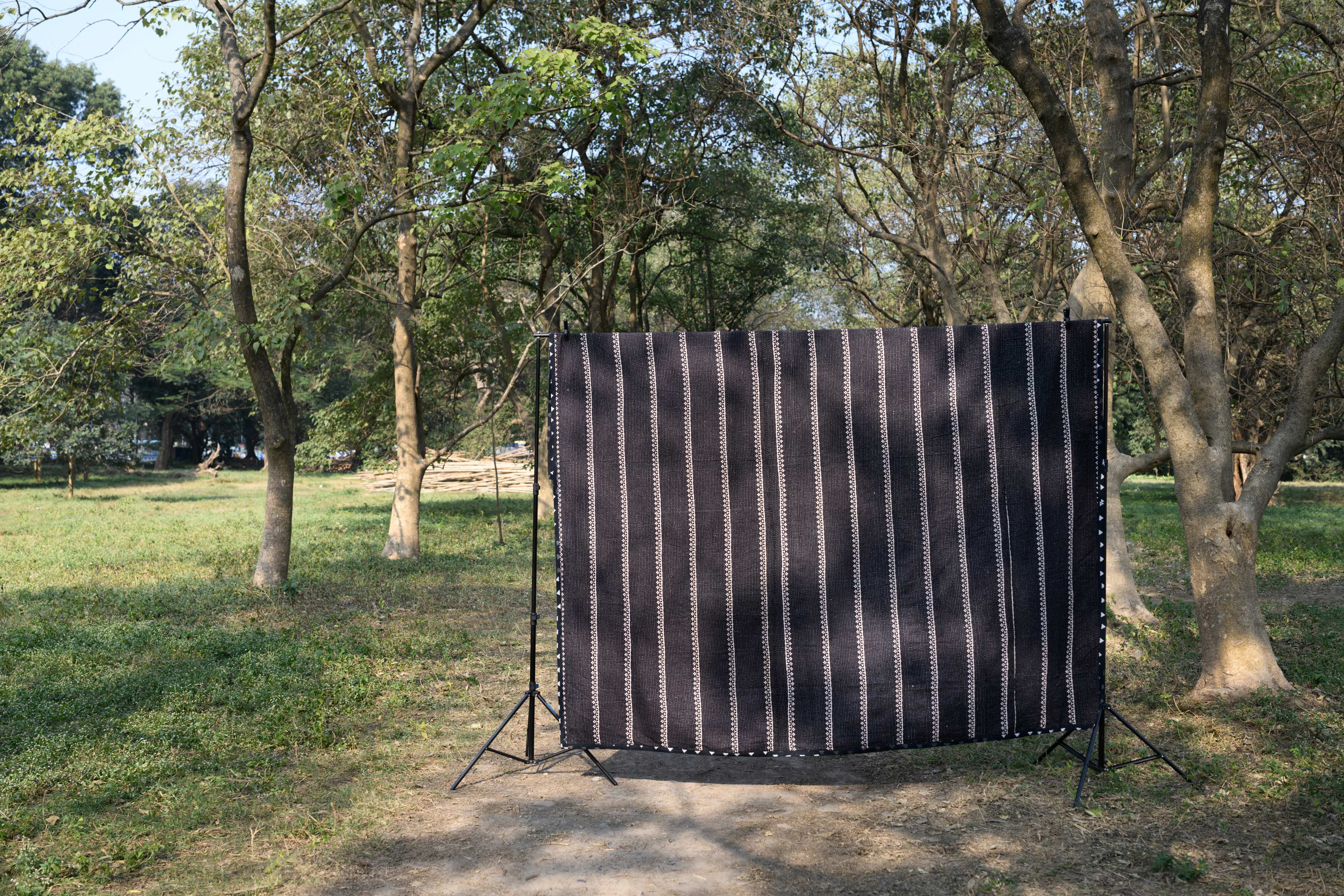 Black & white teen quilt - Aankona