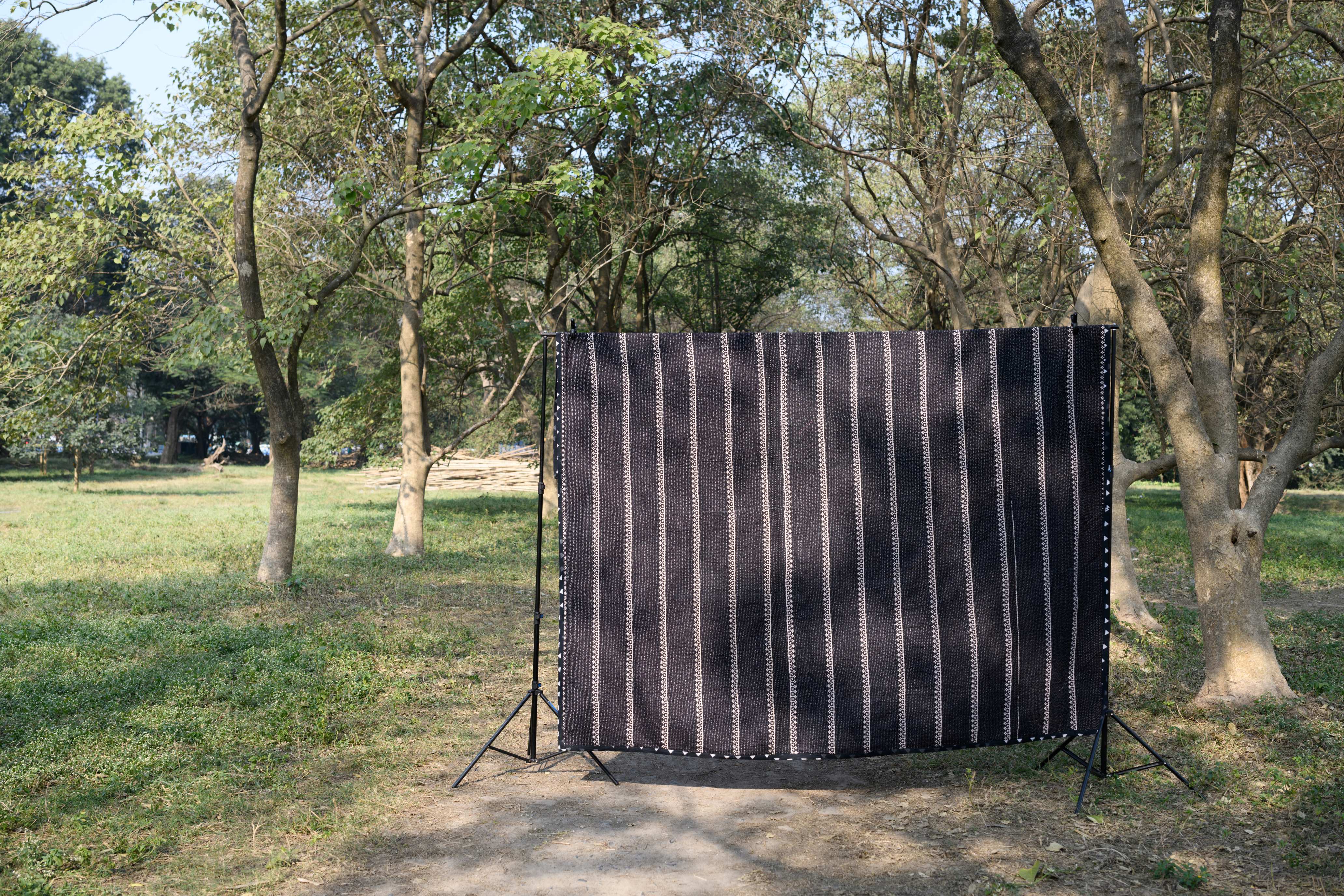 Black & white teen quilt - Aankona