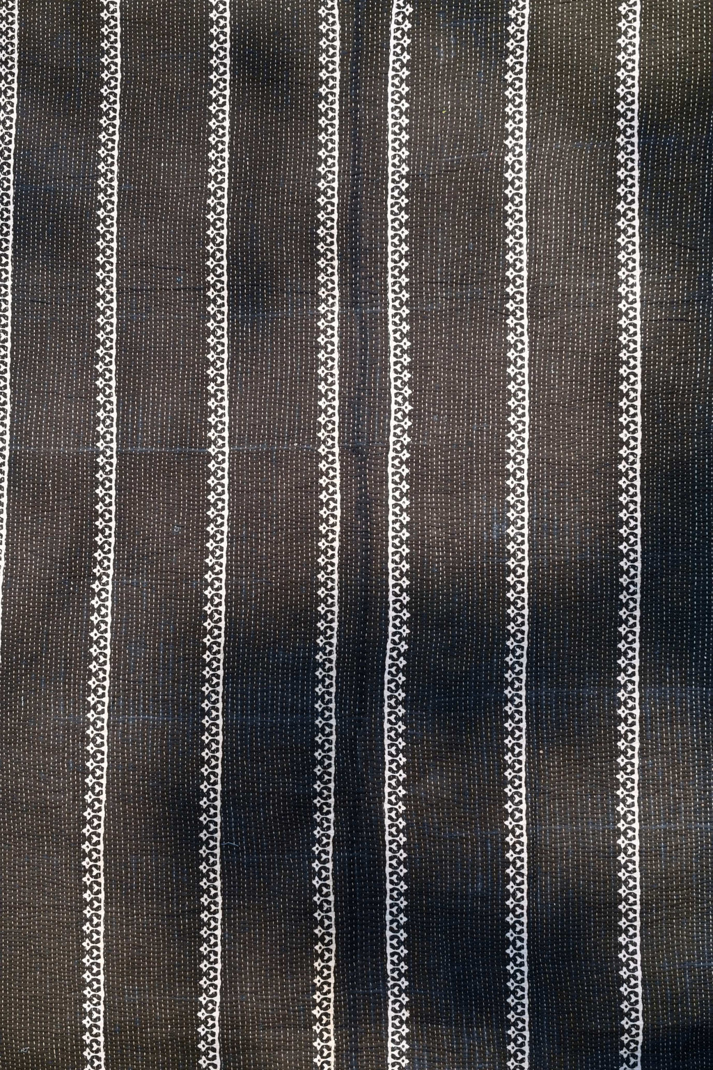 Black & white teen quilt - Aankona