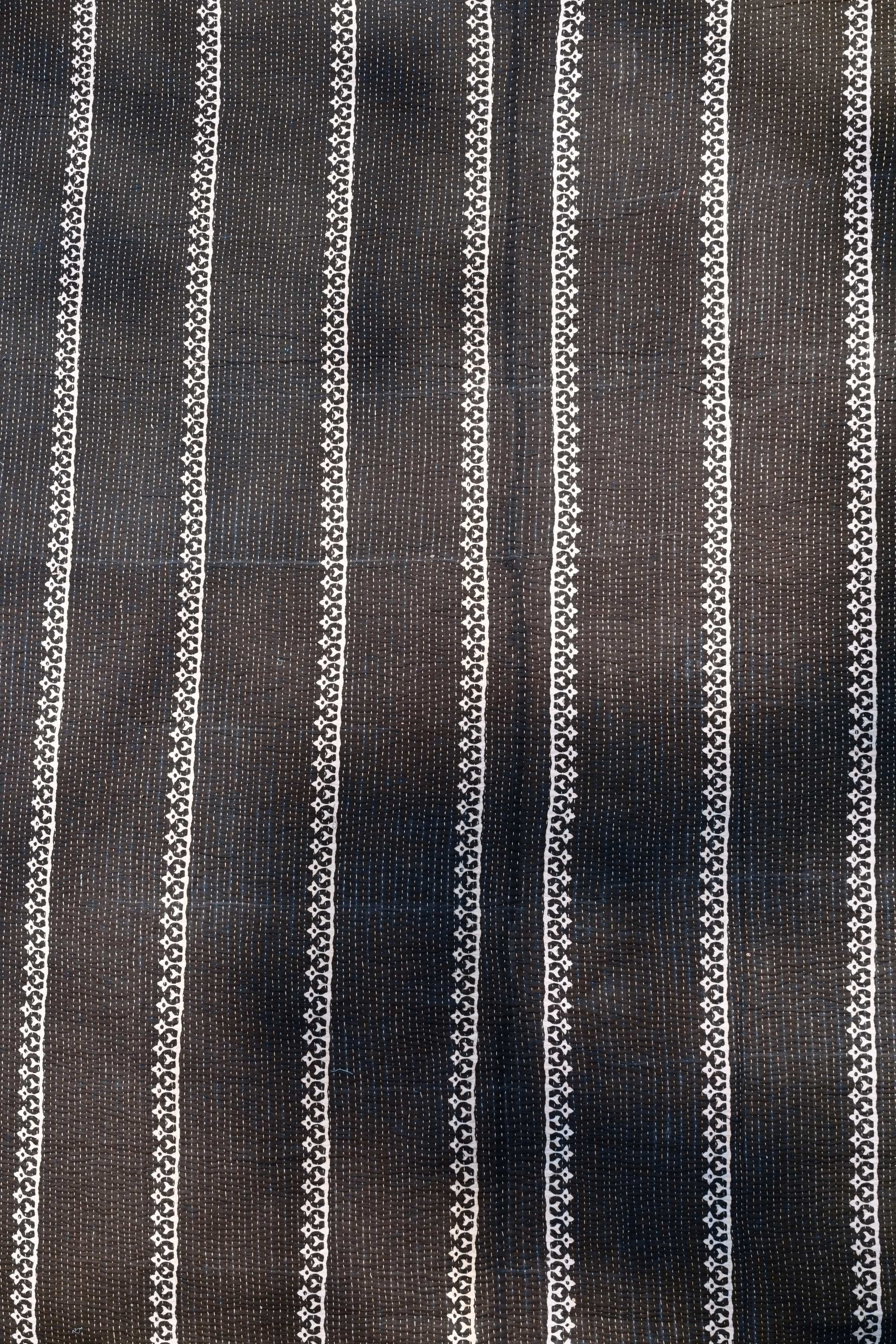 Black & white teen quilt - Aankona