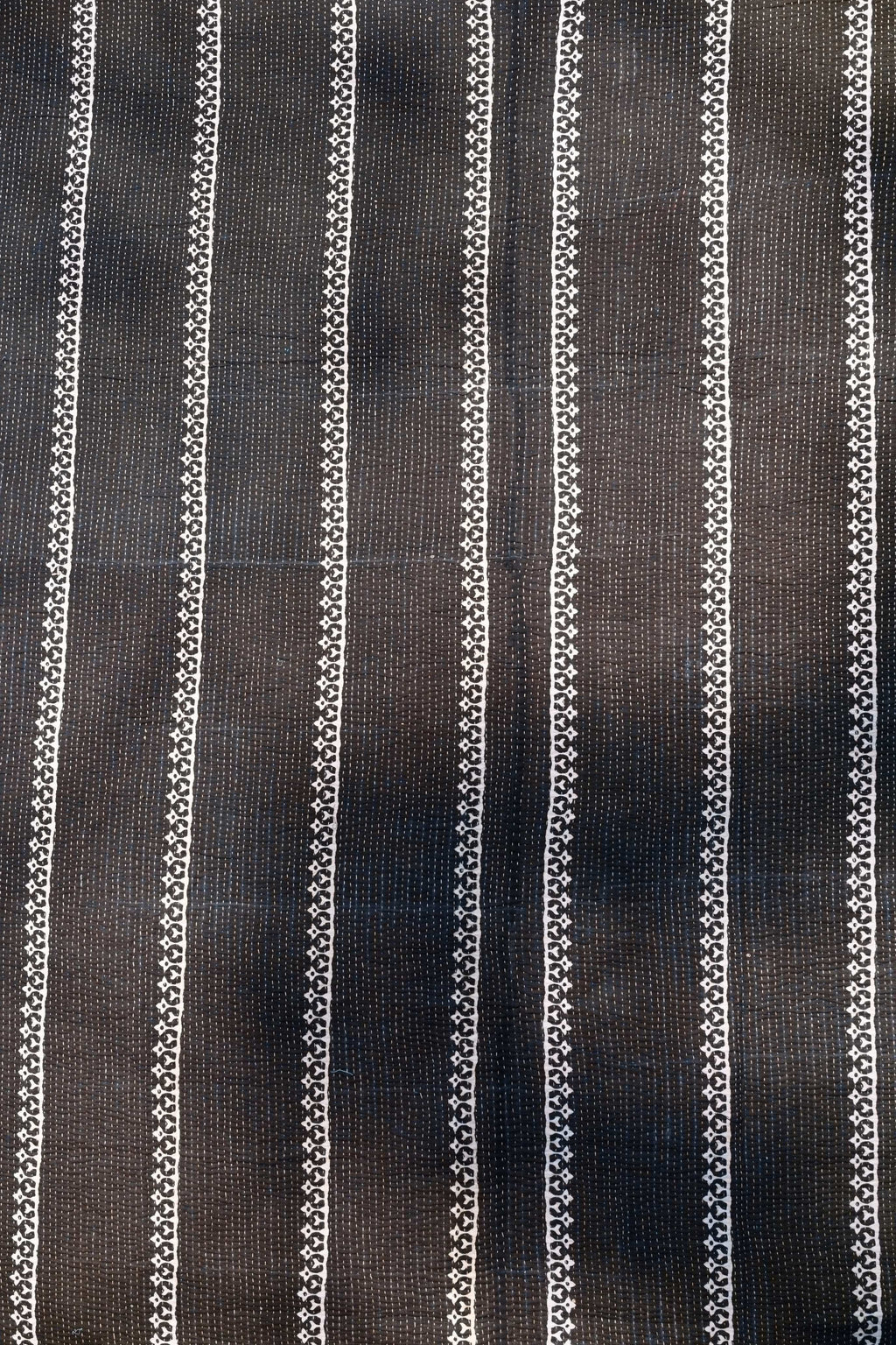 Black & white teen quilt - Aankona