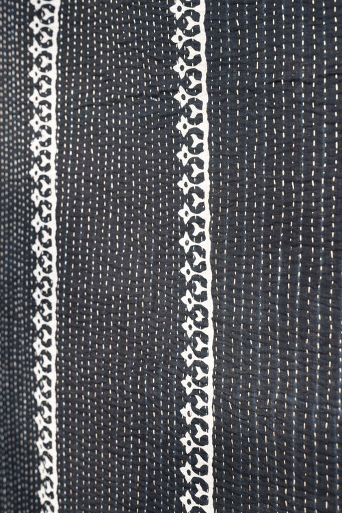 Black & white teen quilt - Aankona
