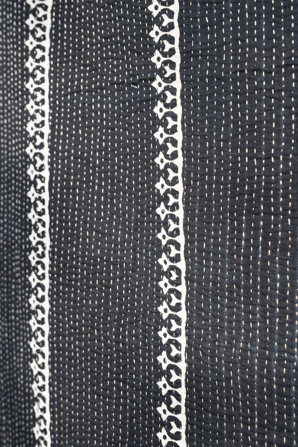 Black & white teen quilt - Aankona