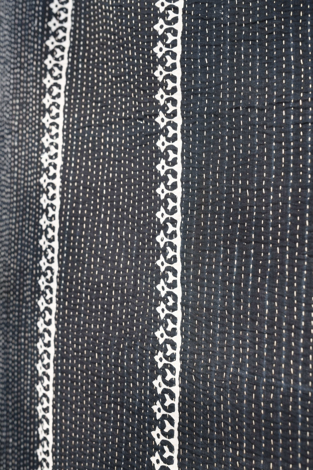 Black & white teen quilt - Aankona