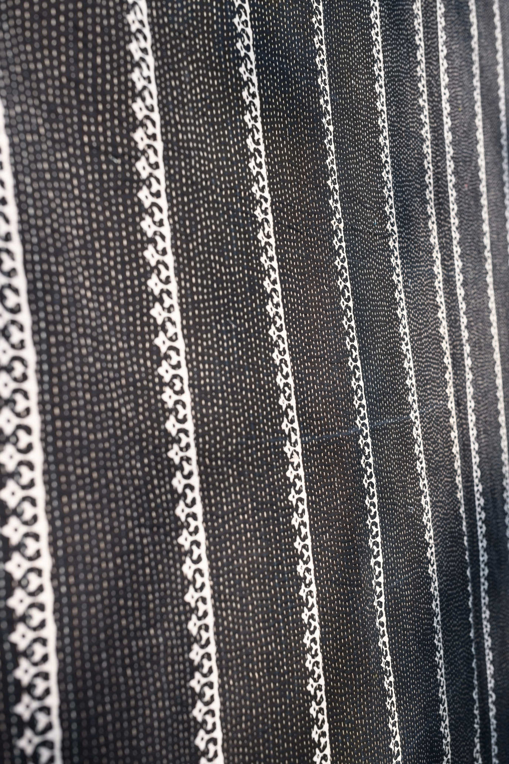 Black & white teen quilt - Aankona