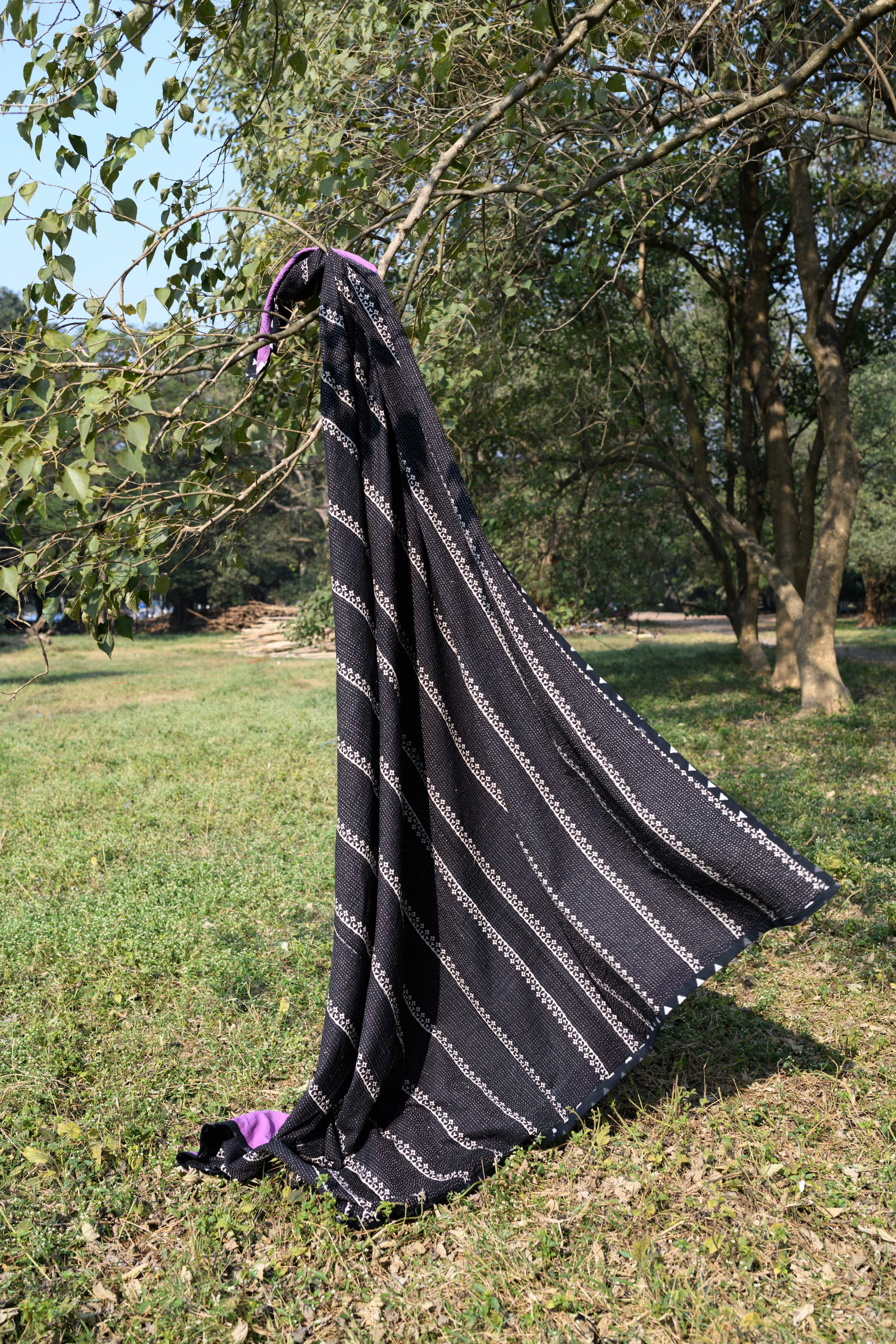 Black & white teen quilt - Aankona