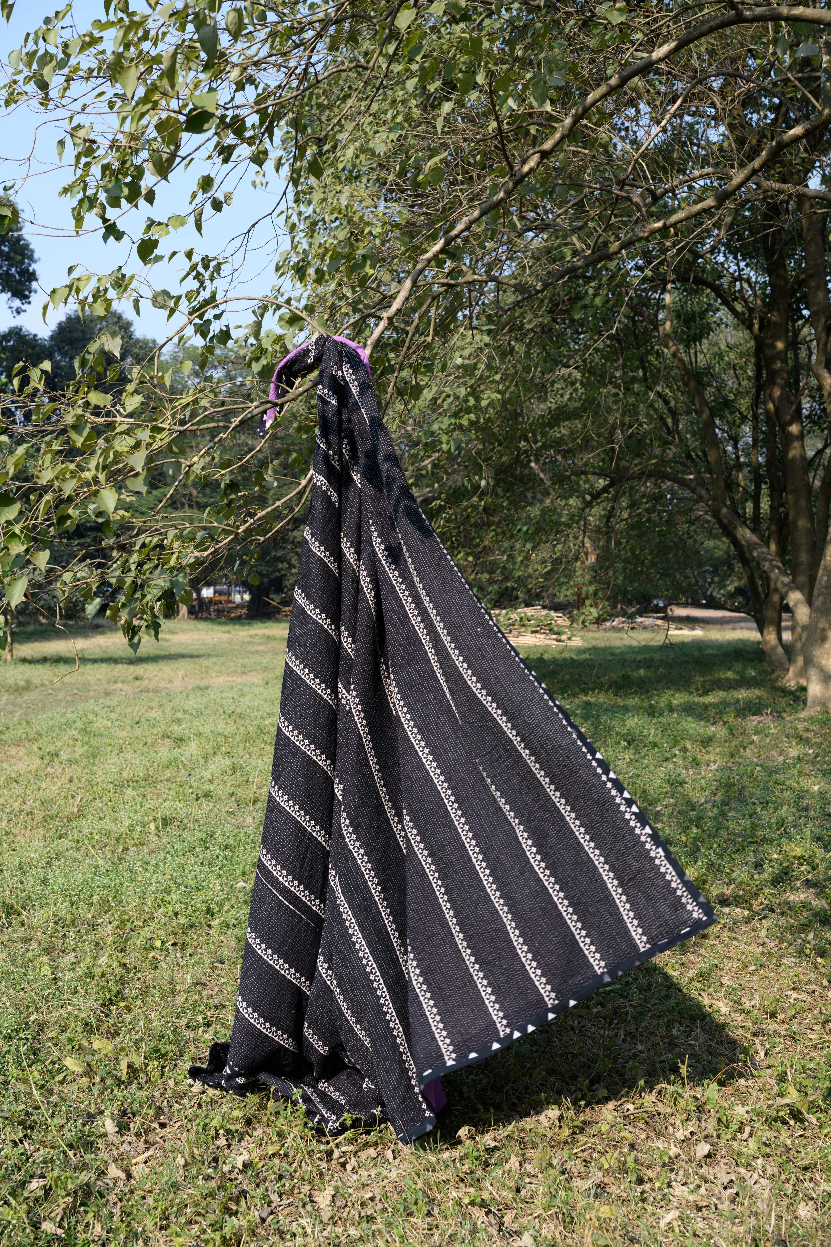 Black & white teen quilt - Aankona