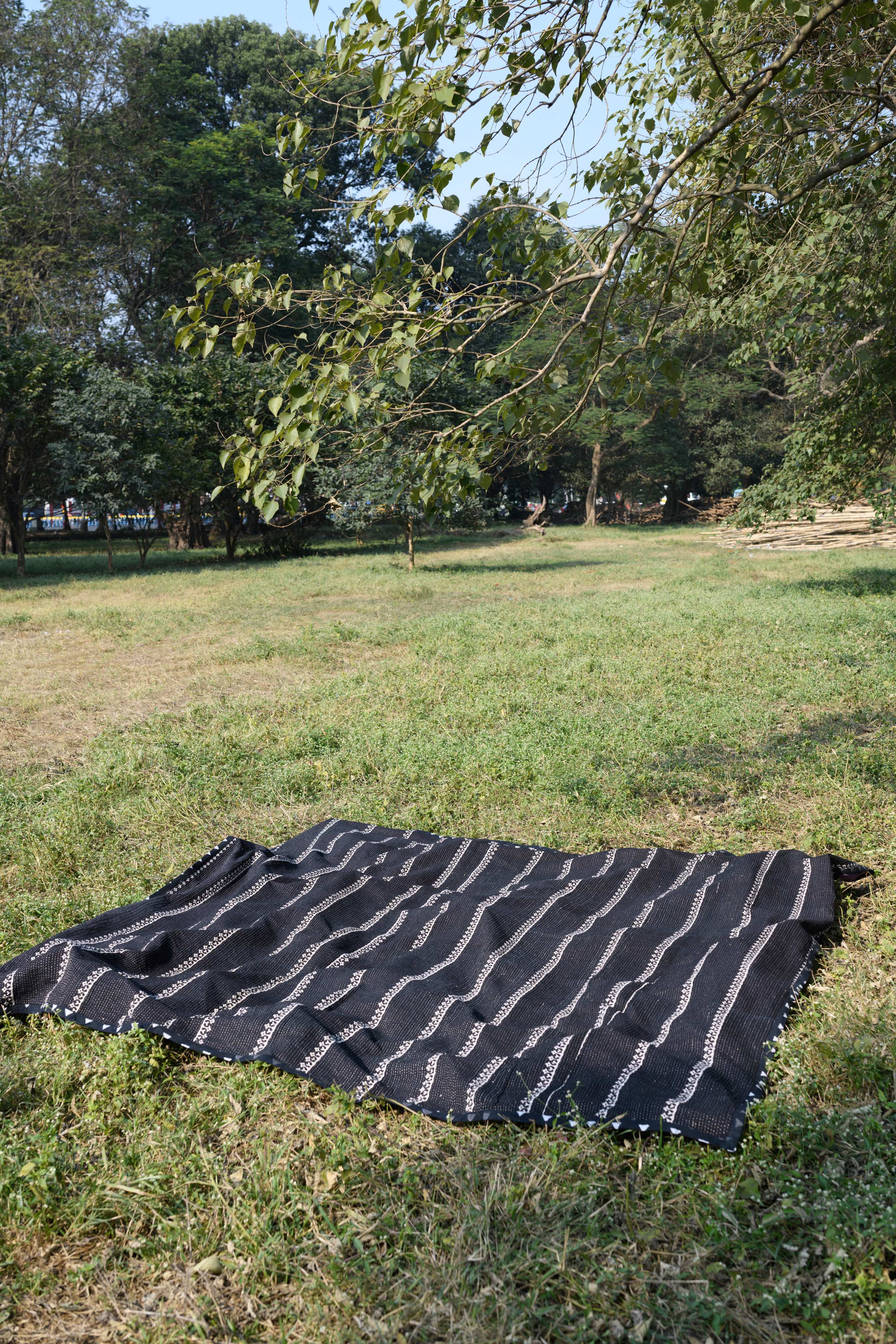 Black & white teen quilt - Aankona