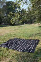 Black & white teen quilt - Aankona
