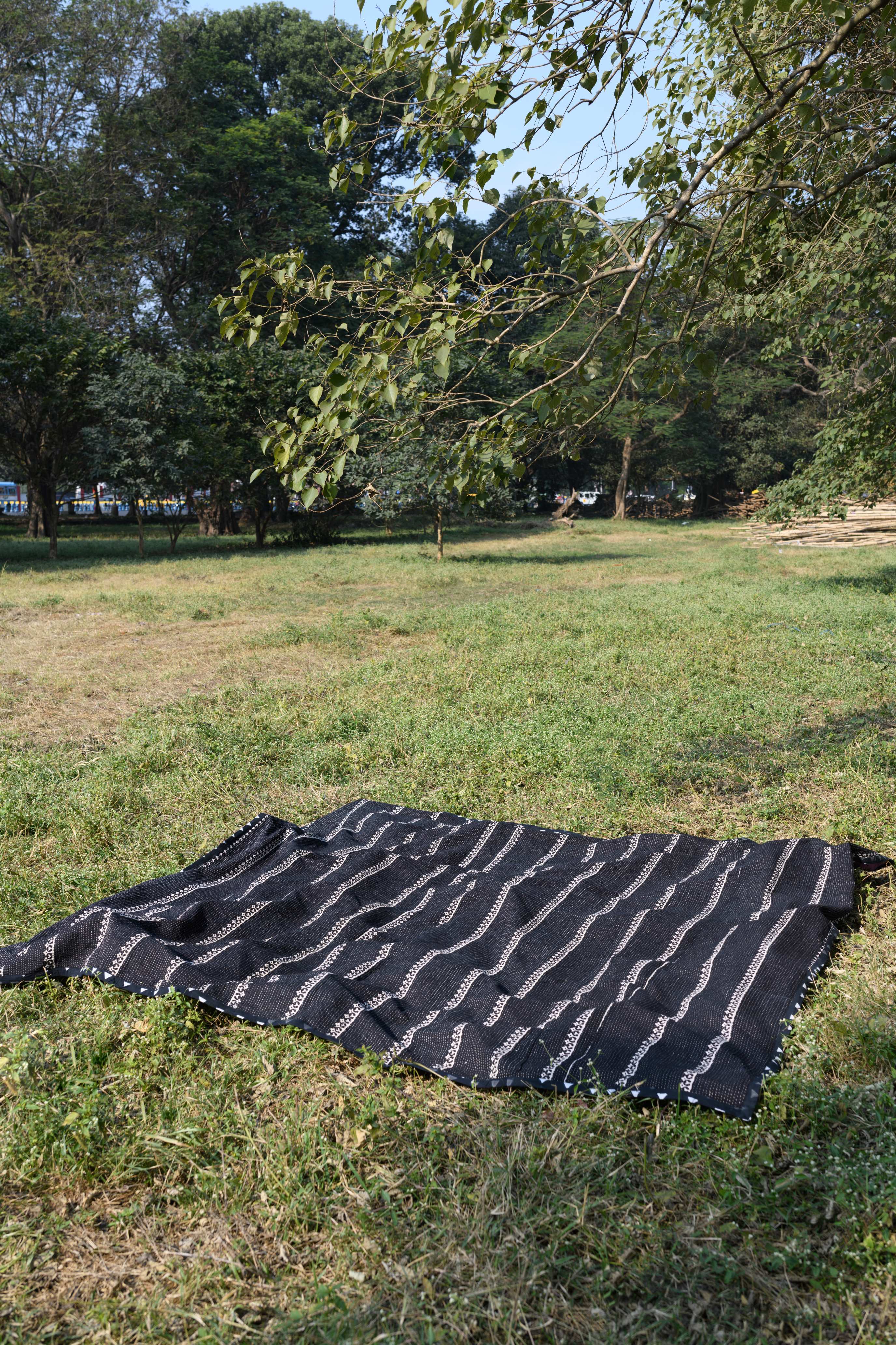 Black & white teen quilt - Aankona