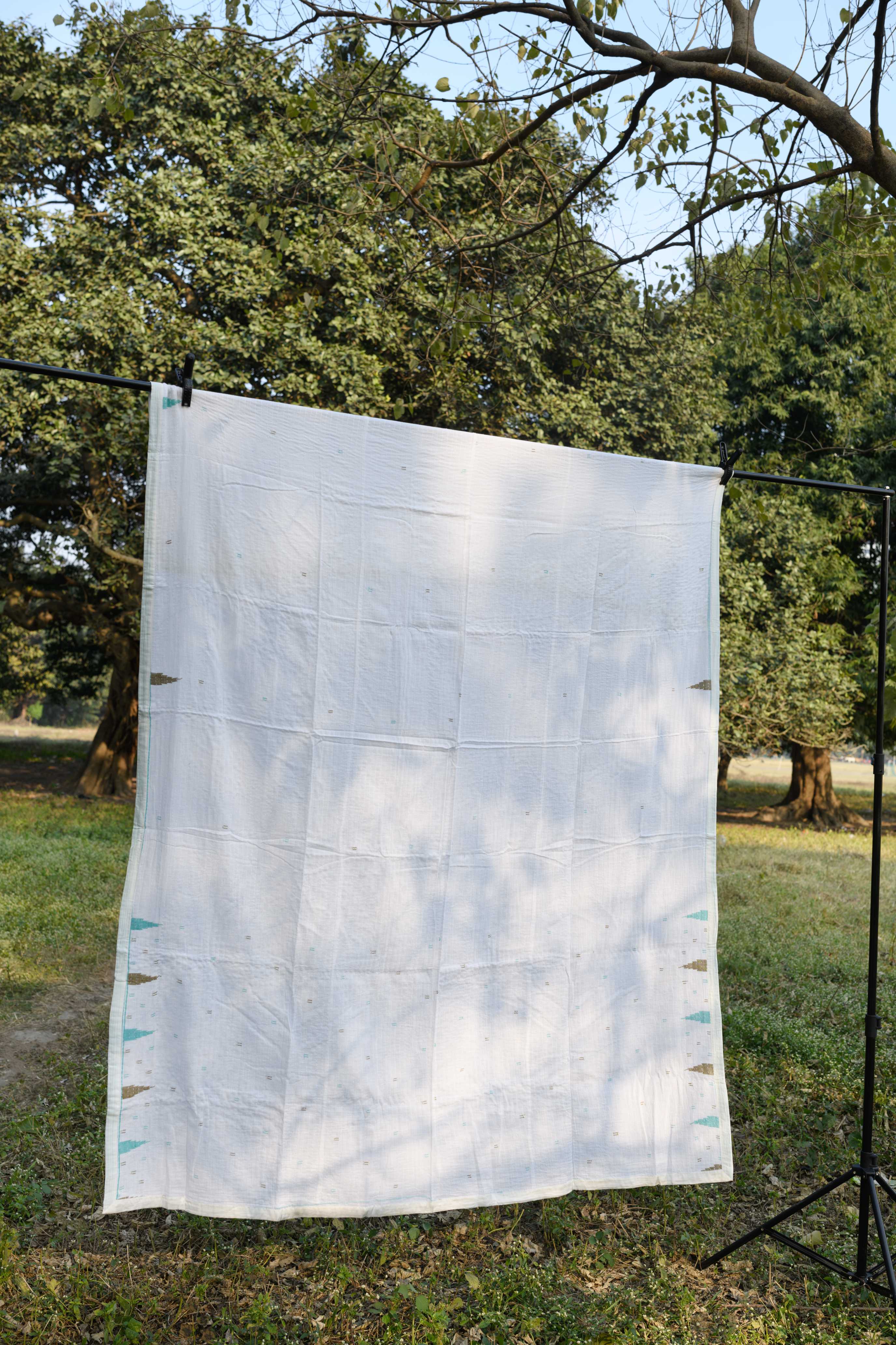 White jamdani teen Quilt - Aankona