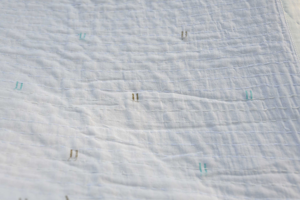 White jamdani teen Quilt - Aankona