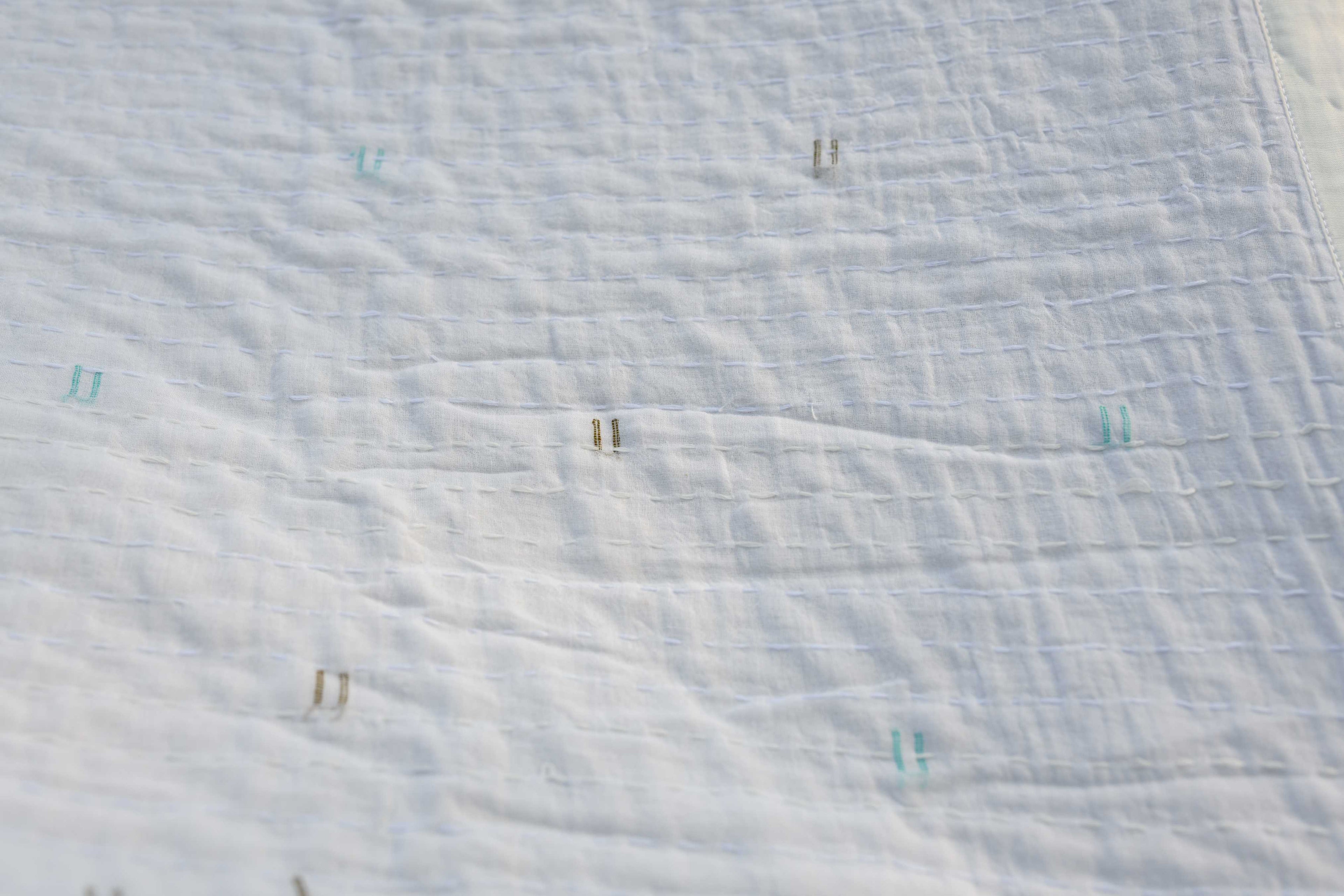 White jamdani teen Quilt - Aankona