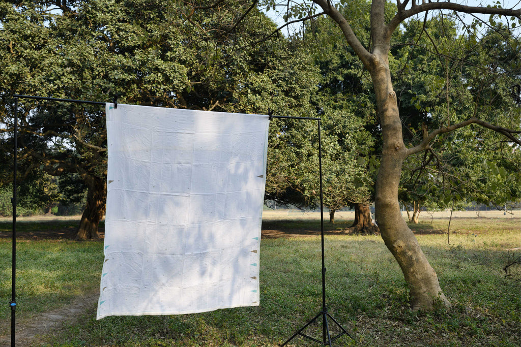 White jamdani teen Quilt - Aankona