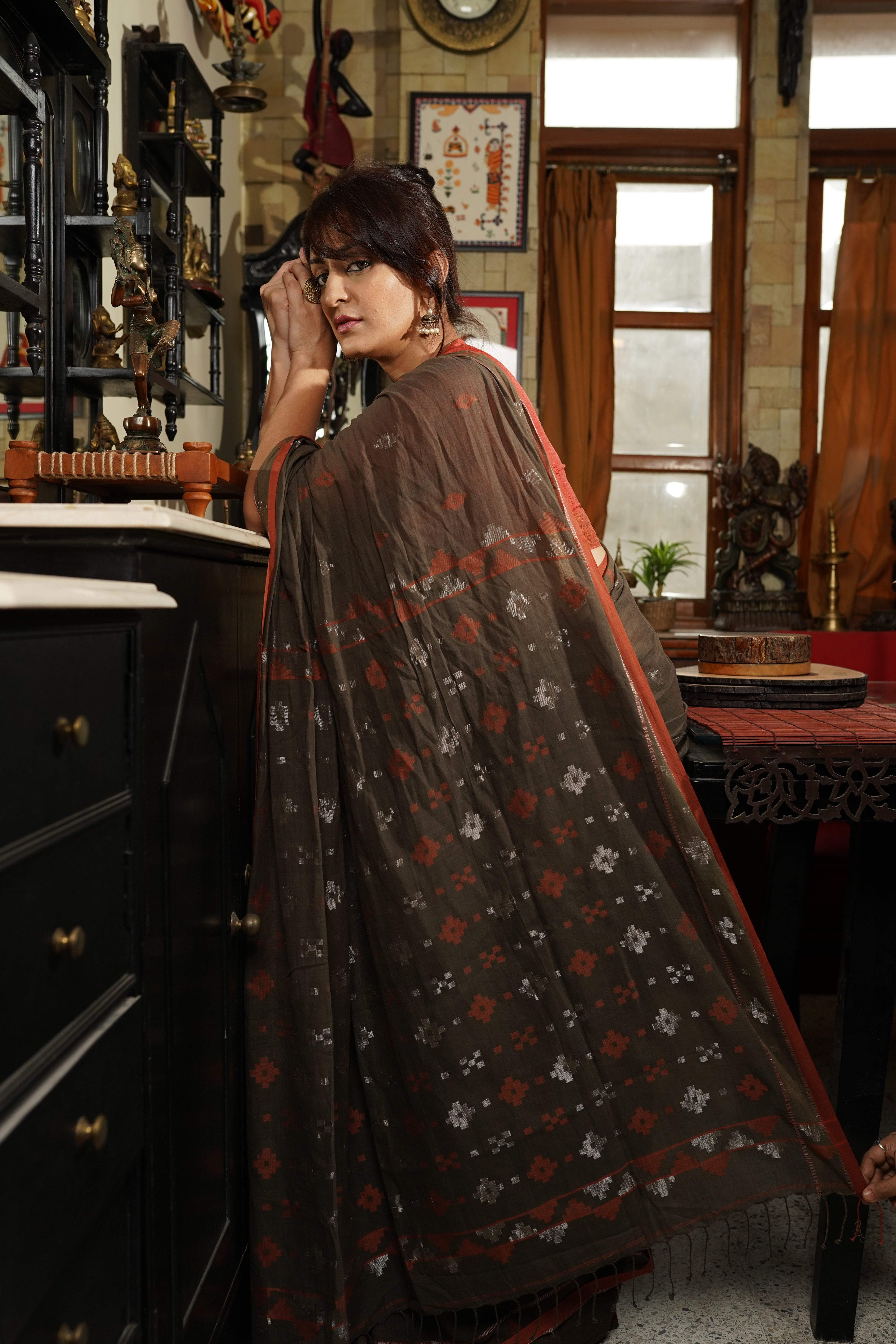 Handwoven Brown Jamdani Saree