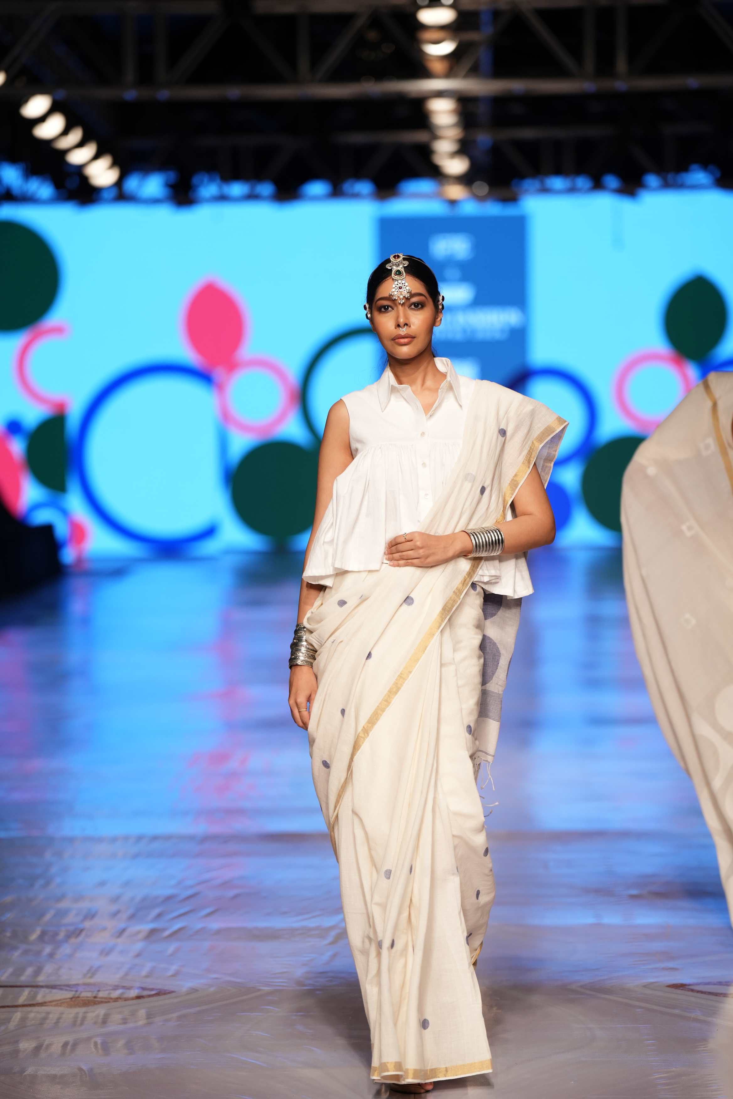 Handwoven Off White Jamdani Saree With Designer Blouse