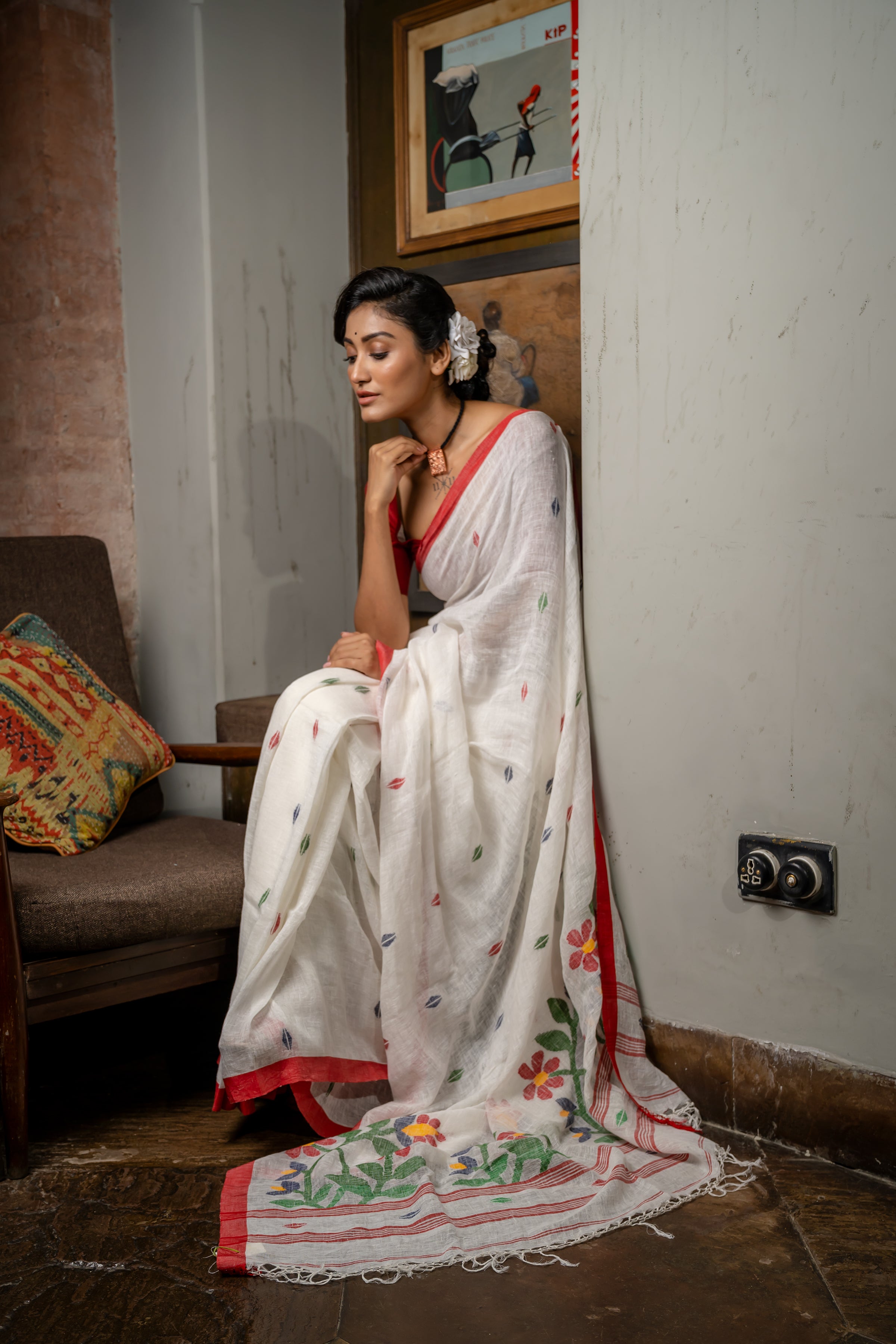 Handwoven White Linen Jamdani Saree