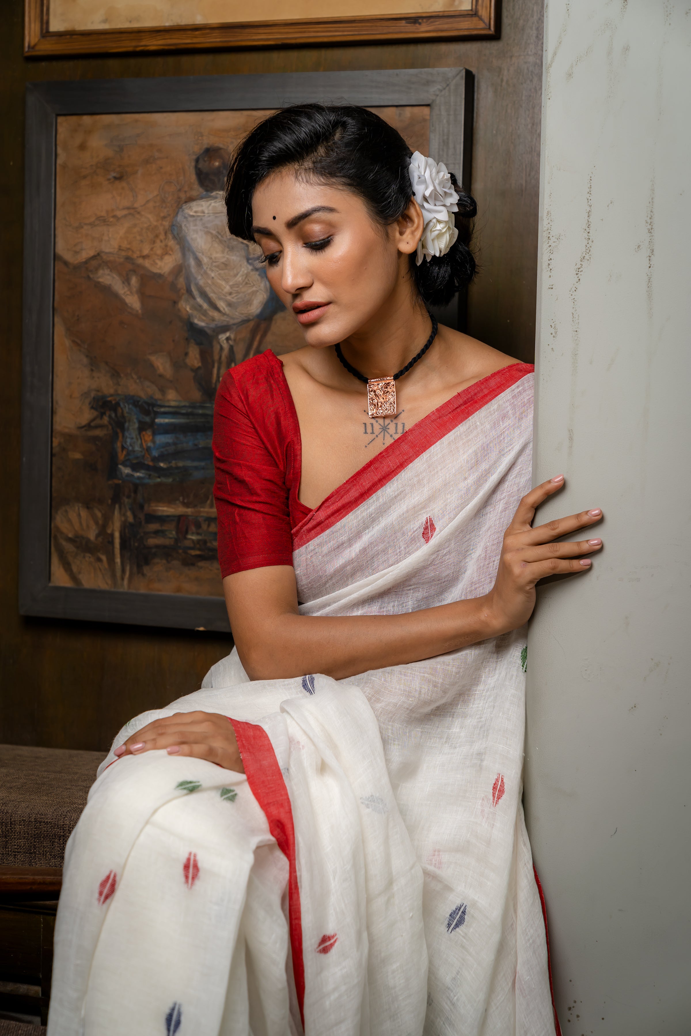 Handwoven White Linen Jamdani Saree