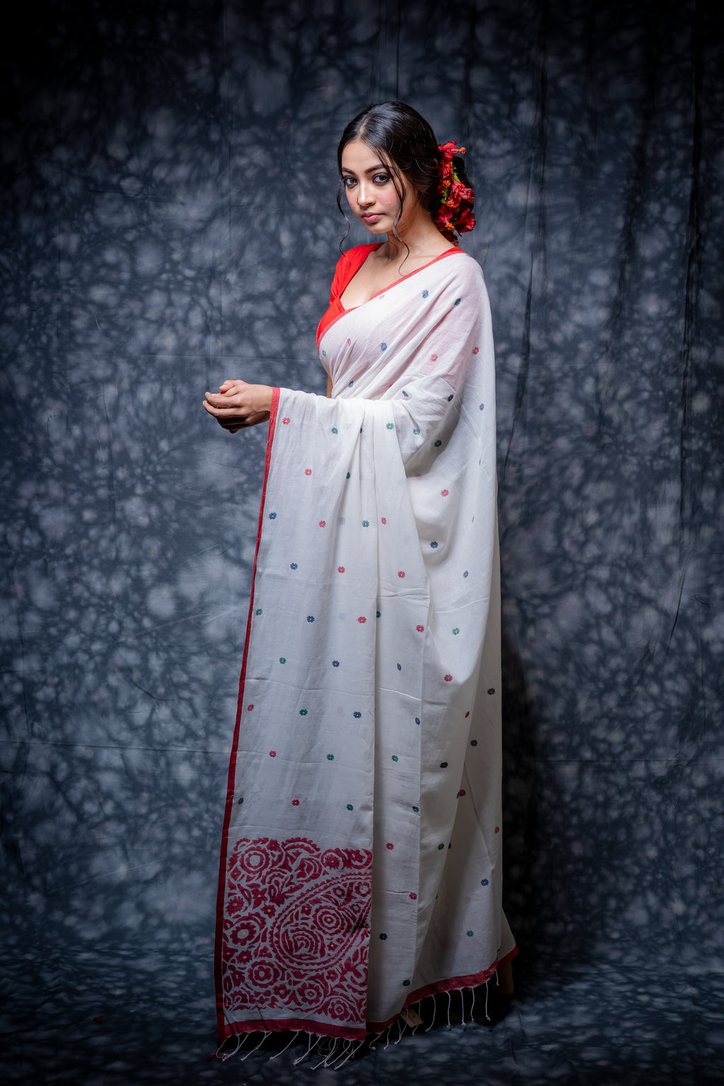 Uma - Handwoven White  Jamdani Saree