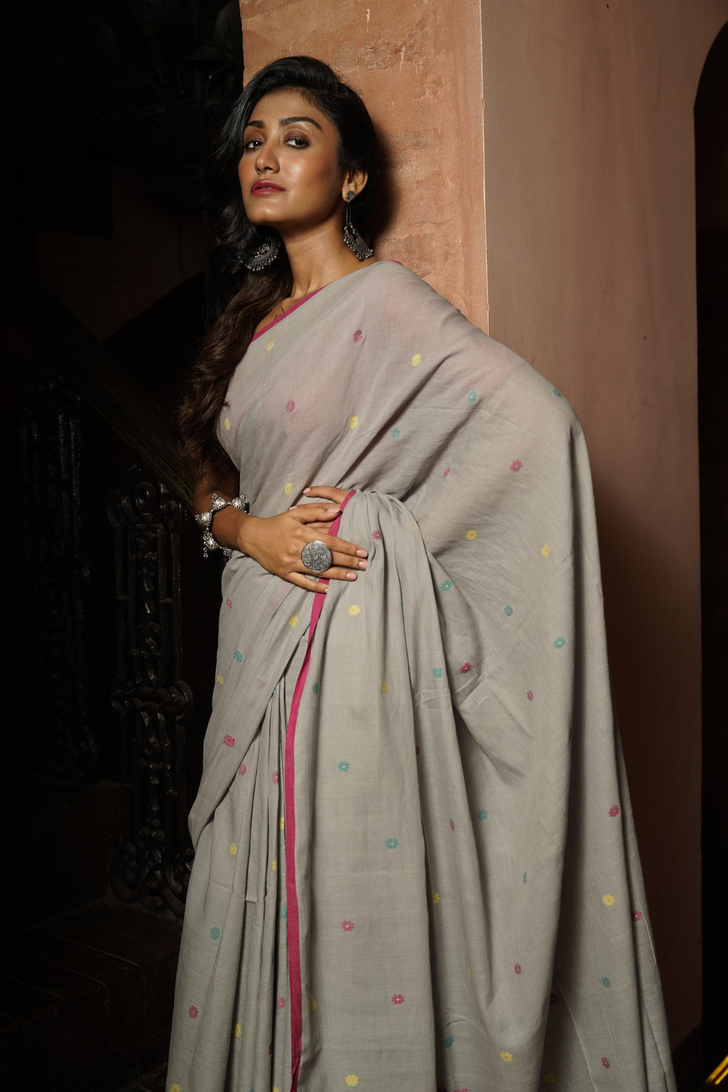 Handwoven Gray Jamdani