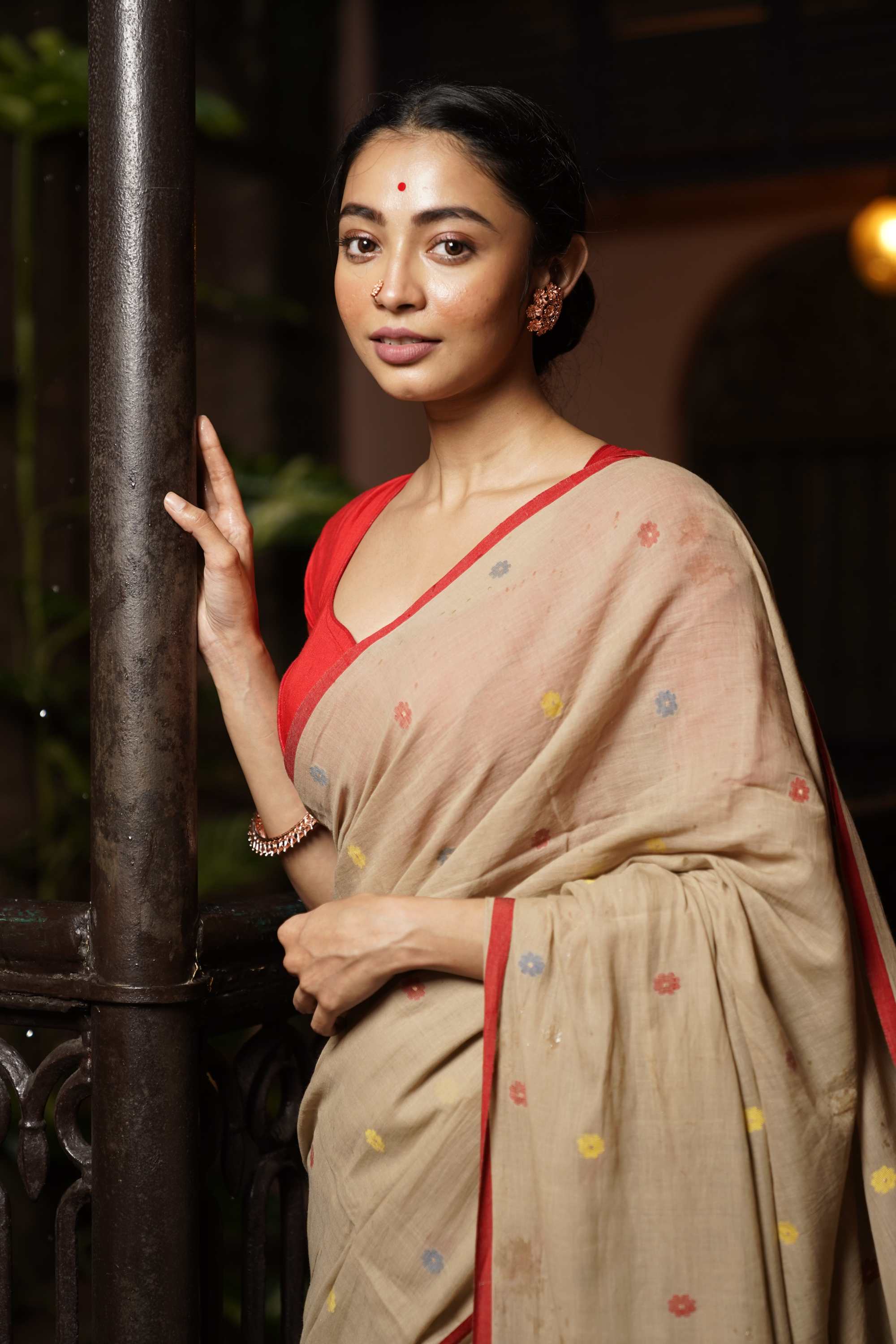 Handwoven Bronze  jamdani saree