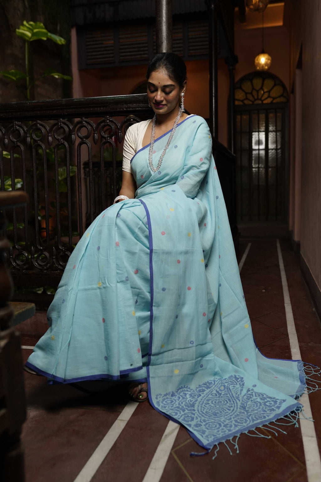Handwoven Blue Jamdani saree