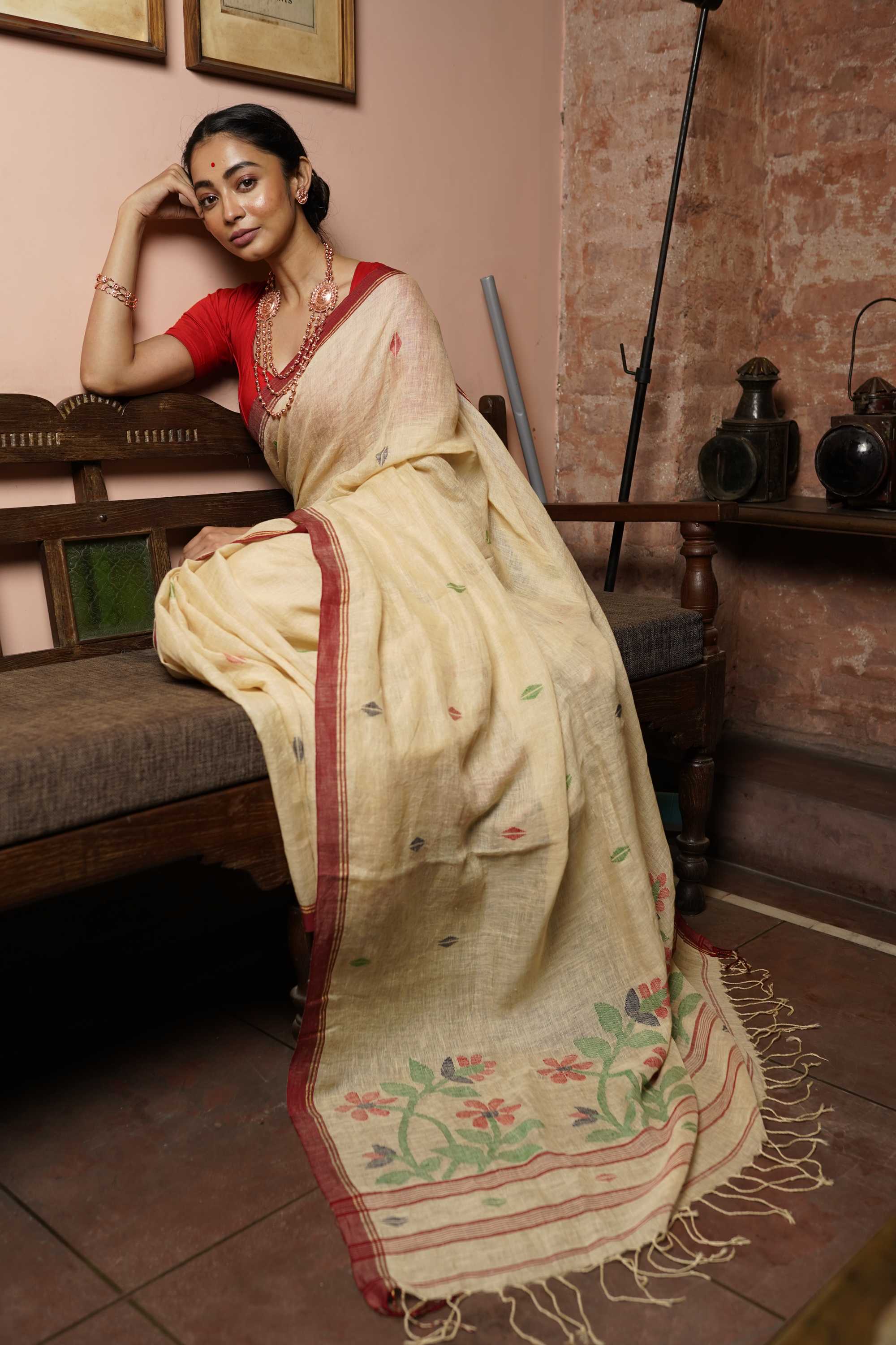 Handwoven Linen Jamdani Saree