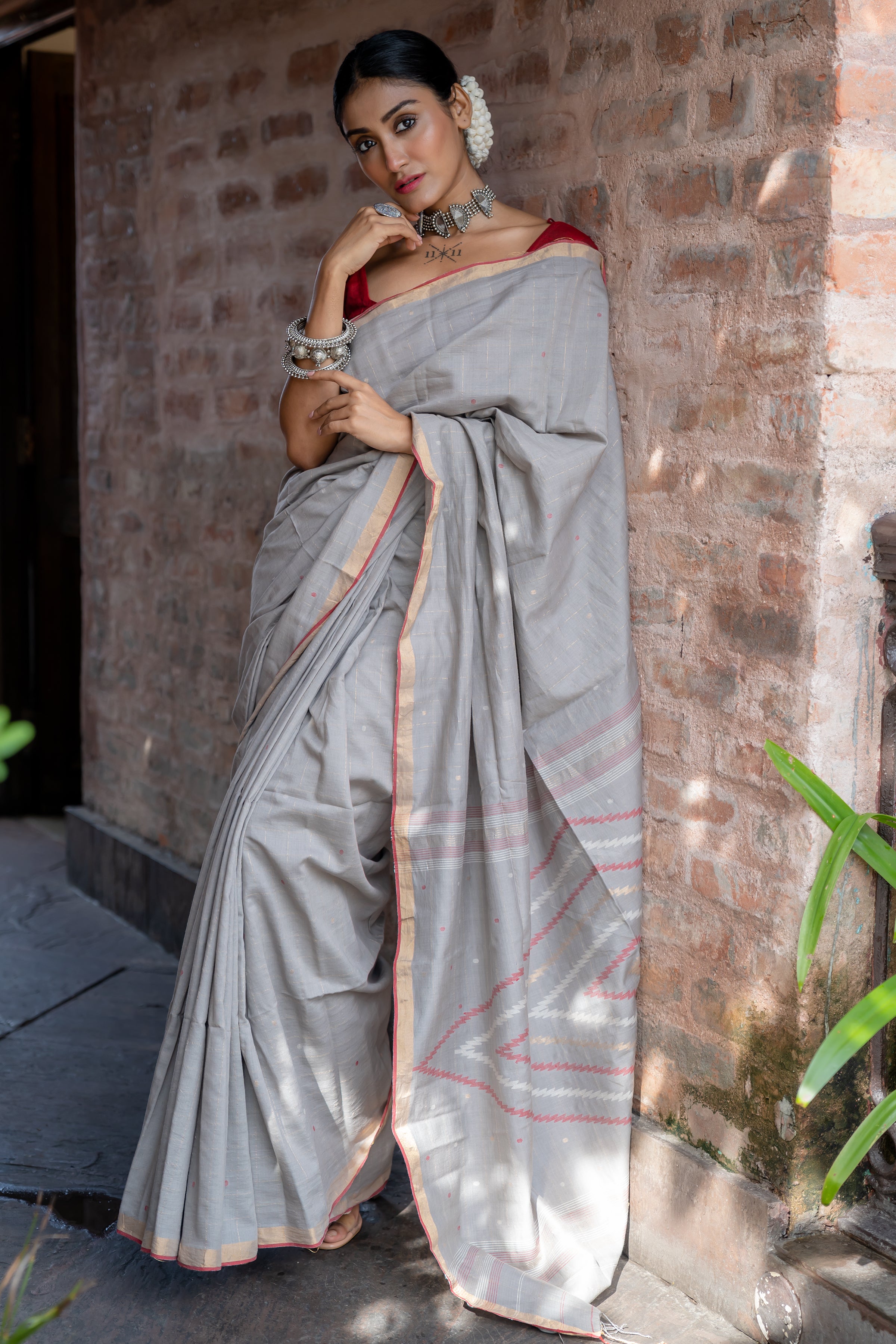 Handwoven Grey khadi Jamdani saree