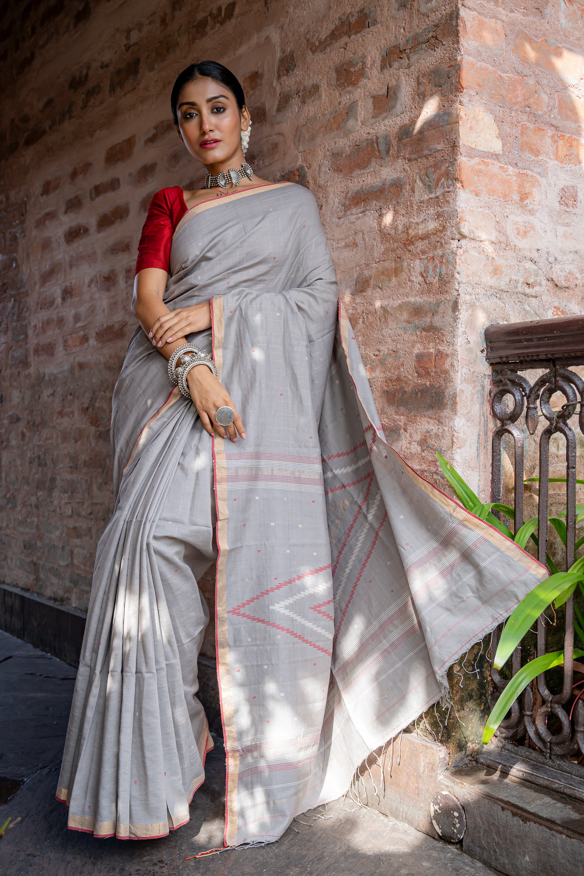 Handwoven Grey khadi Jamdani saree