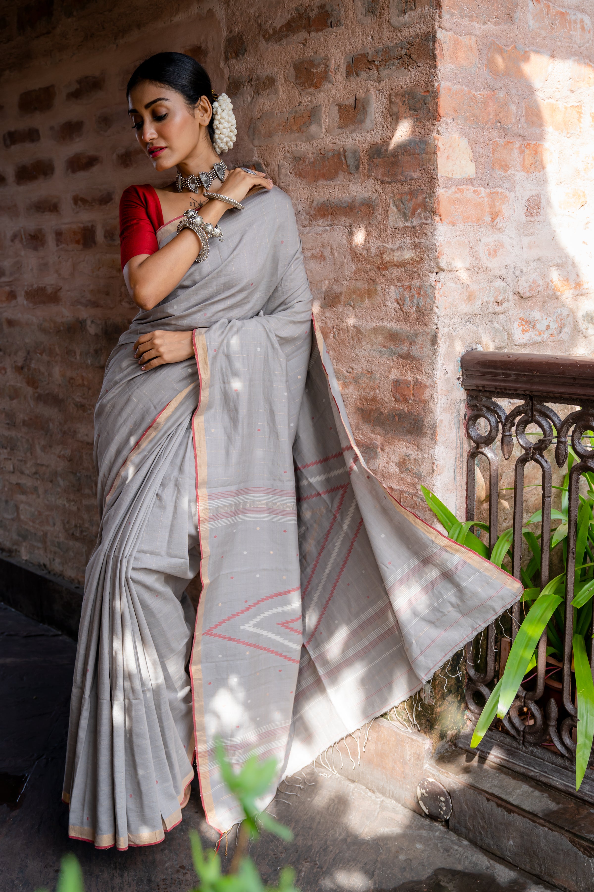 Handwoven Grey khadi Jamdani saree