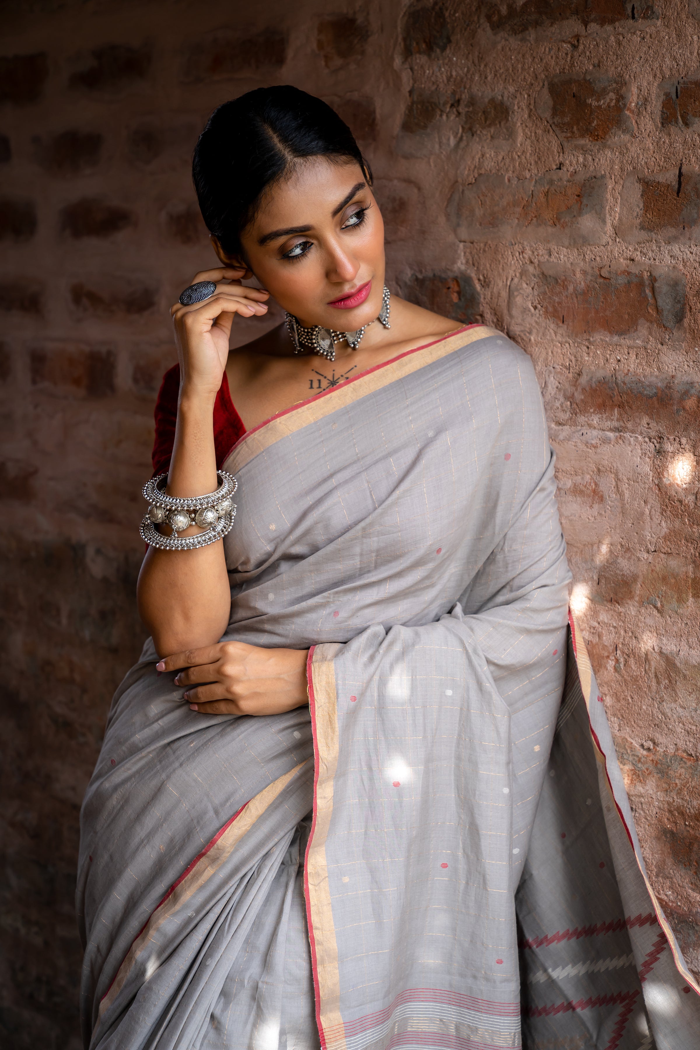 Handwoven Grey khadi Jamdani saree