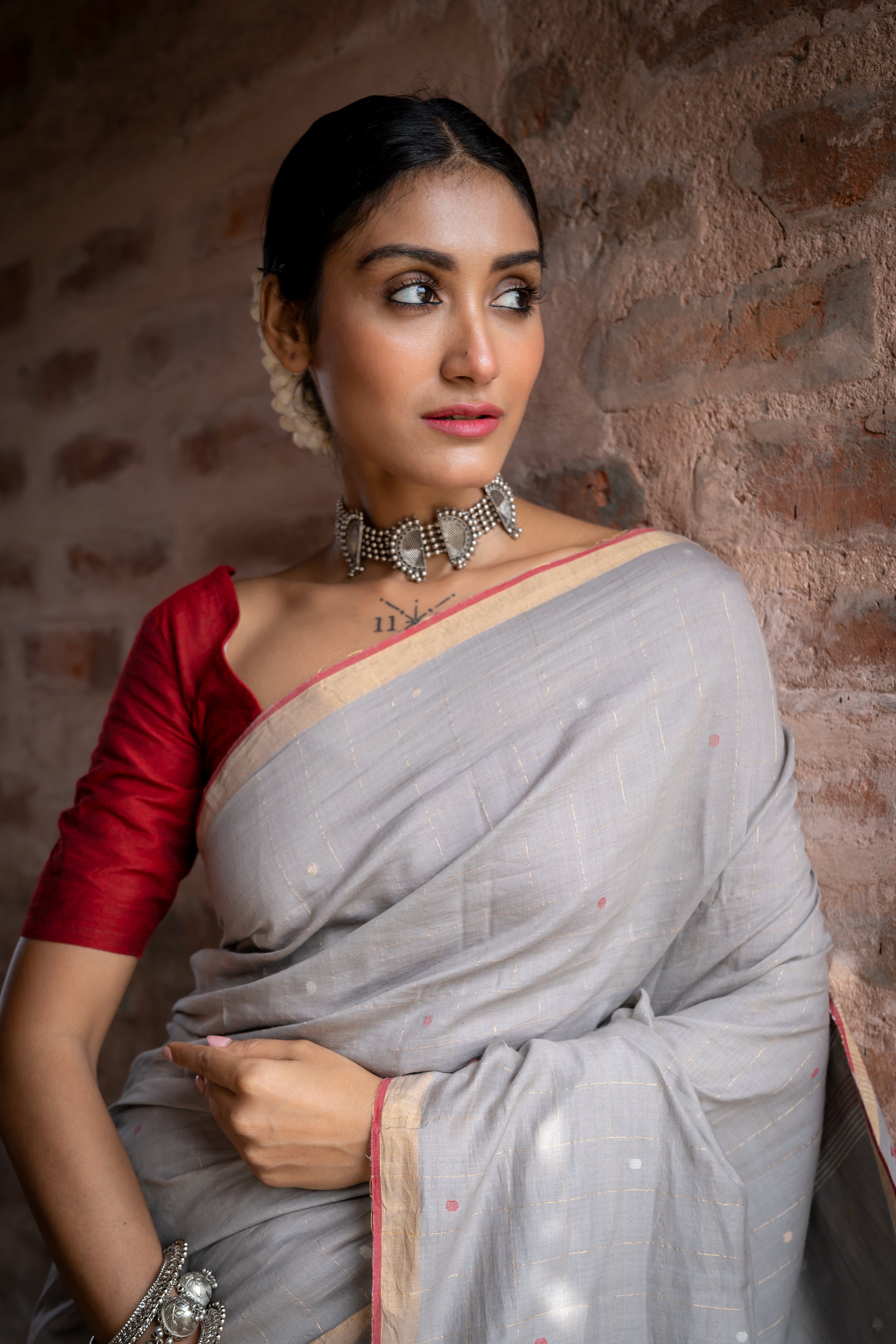 Handwoven Grey khadi Jamdani saree