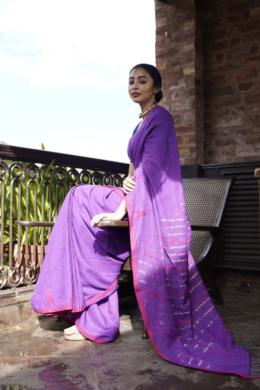 Handwoven Linen Karat Pallu Jamdani