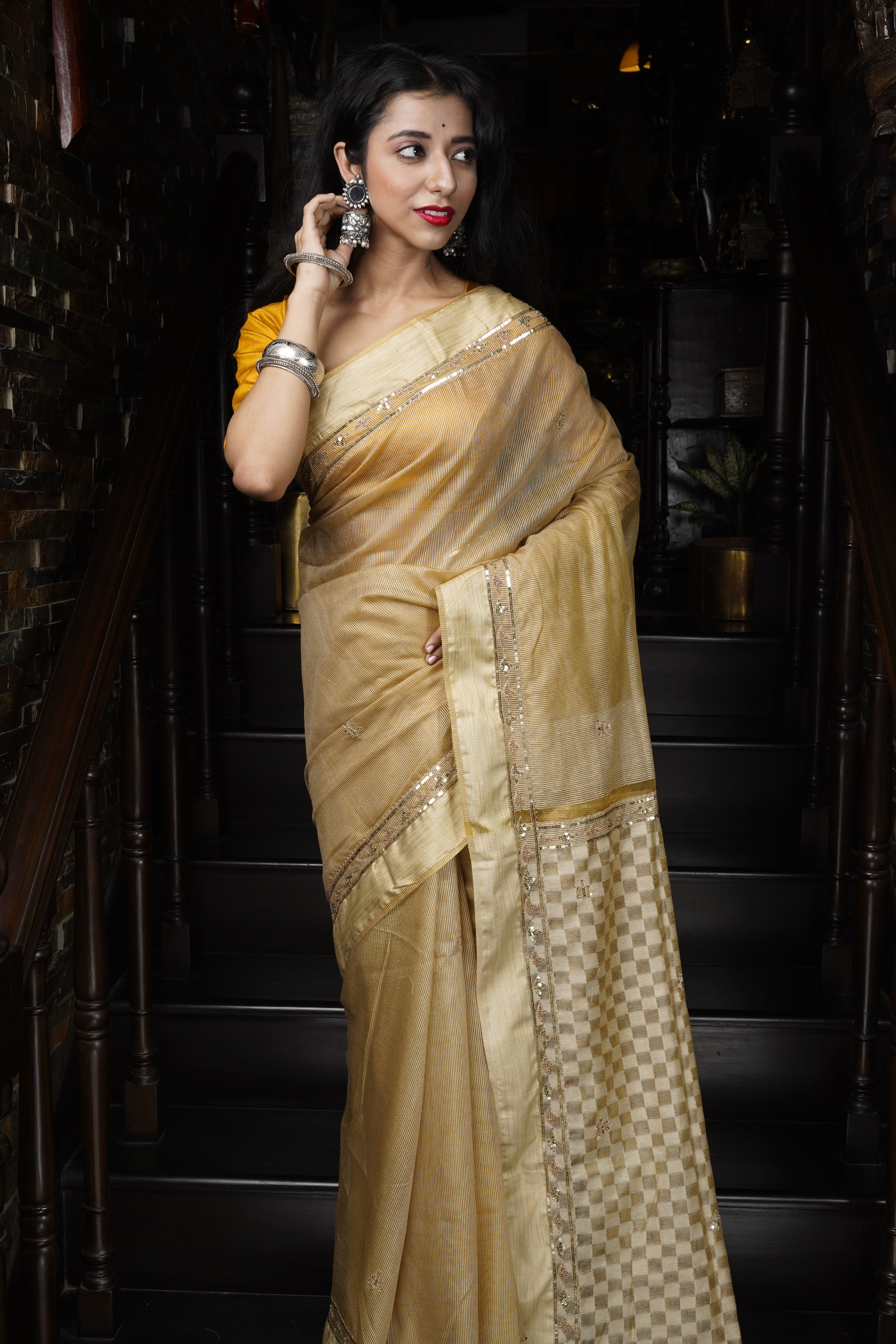 Handwoven beige cotton handloom saree