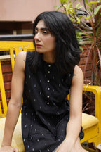 Black handwoven cotton jamdani top - Aankona