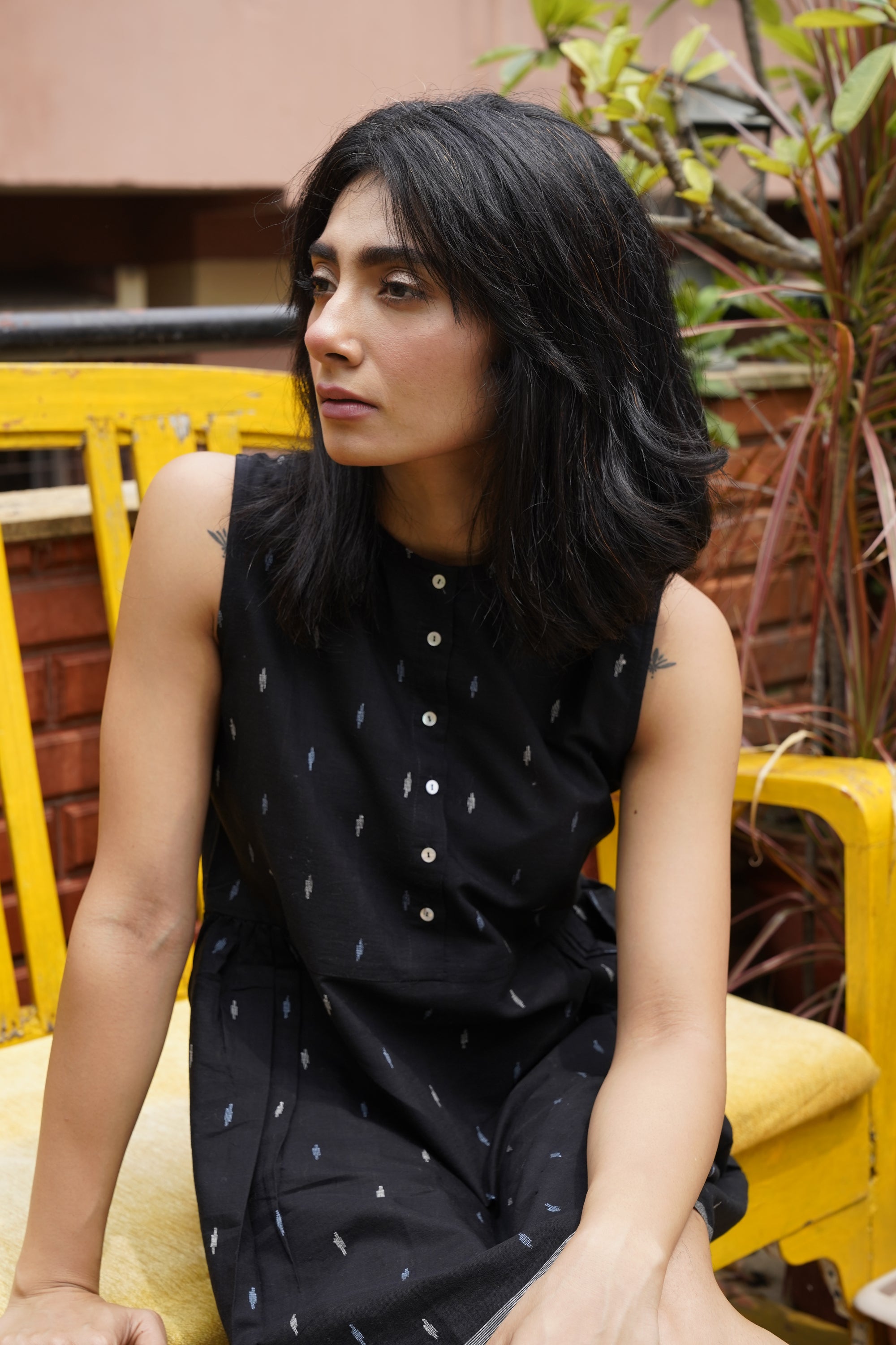 Black handwoven cotton jamdani top - Aankona