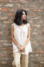 White Handwoven cotton top with jamdani motif - Aankona