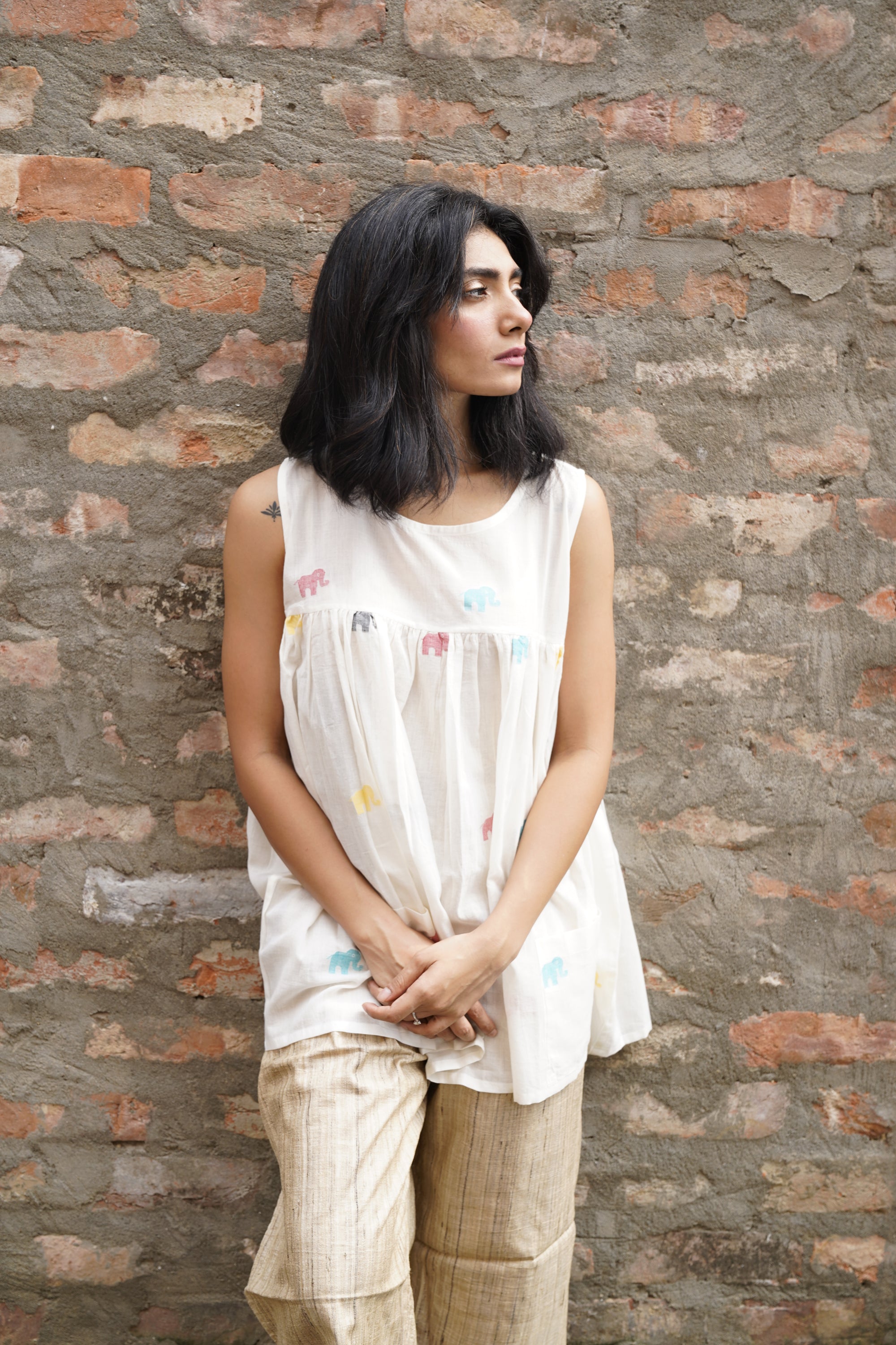 White Handwoven cotton top with jamdani motif - Aankona