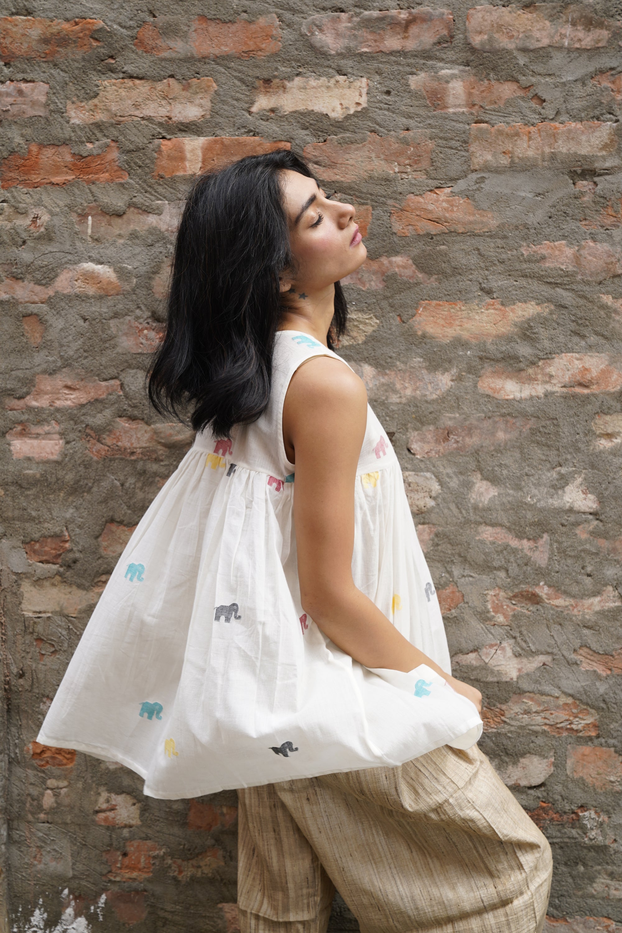 White Handwoven cotton top with jamdani motif - Aankona