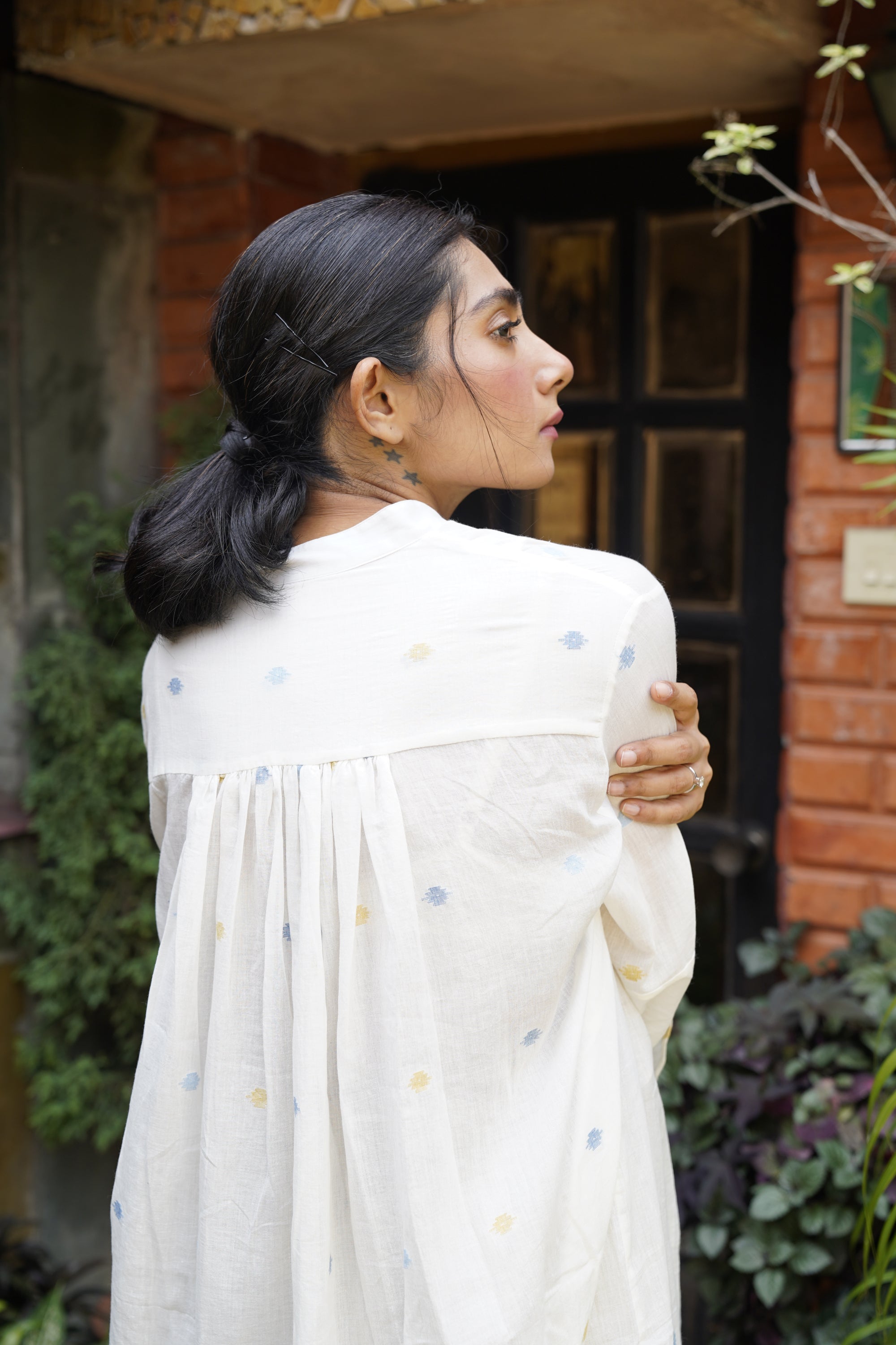 White handwoven cotton jamdani tunic - Aankona
